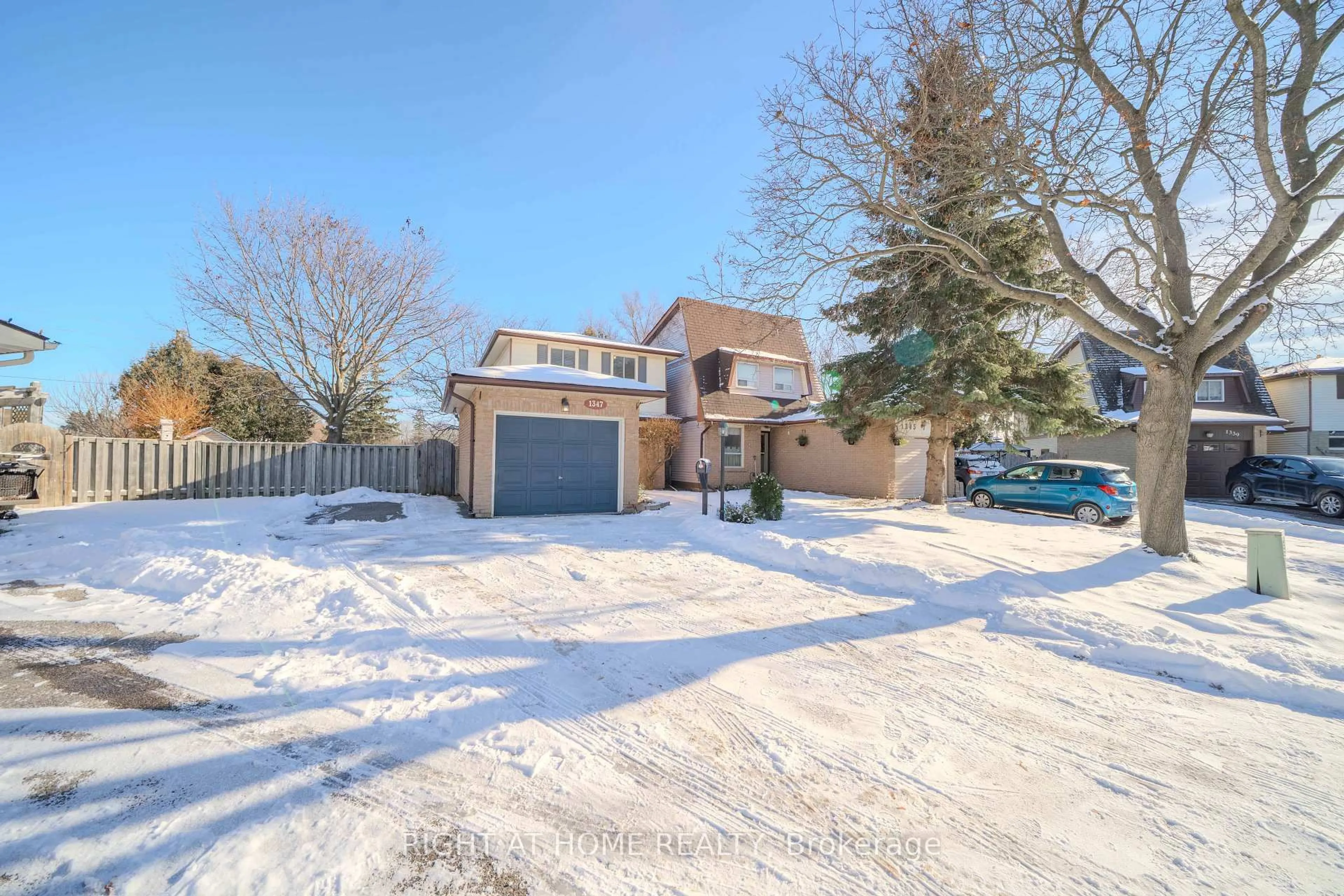 A pic from outside/outdoor area/front of a property/back of a property/a pic from drone, street for 1347 Astra Crt, Oshawa Ontario L1K 1H6