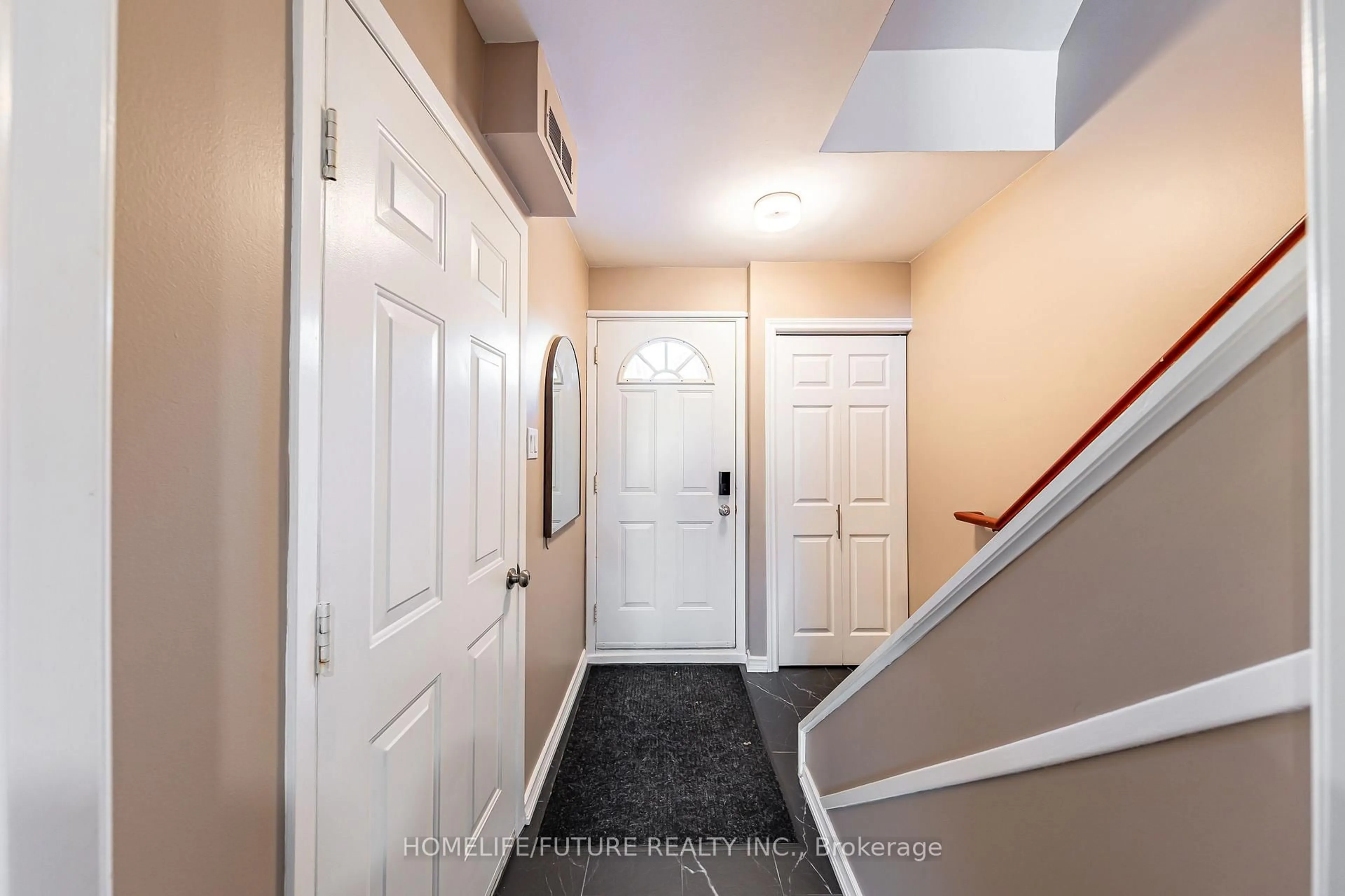 Indoor entryway for 72 Martin Rd #13, Clarington Ontario L1C 3N3