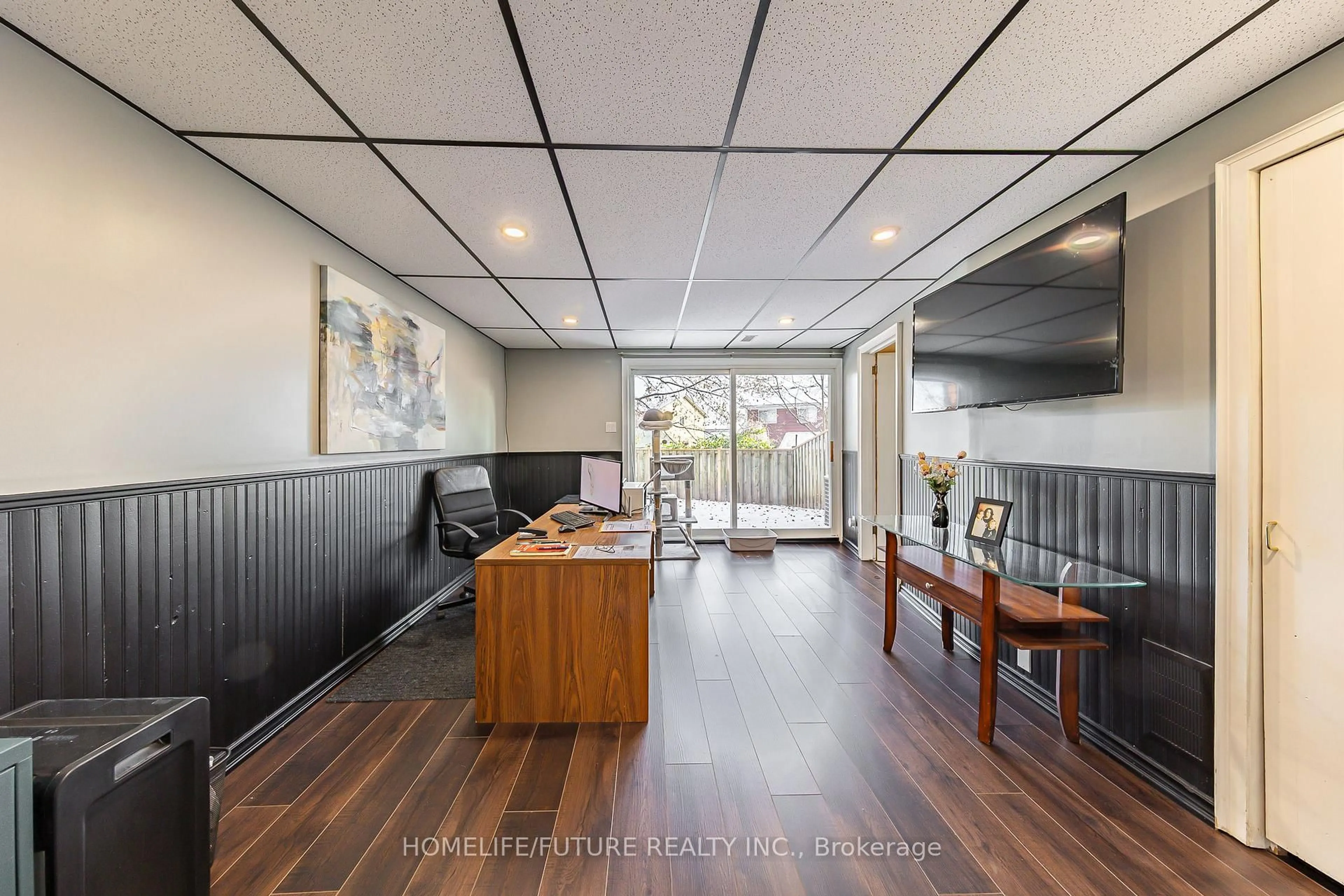 Lobby for 72 Martin Rd #13, Clarington Ontario L1C 3N3