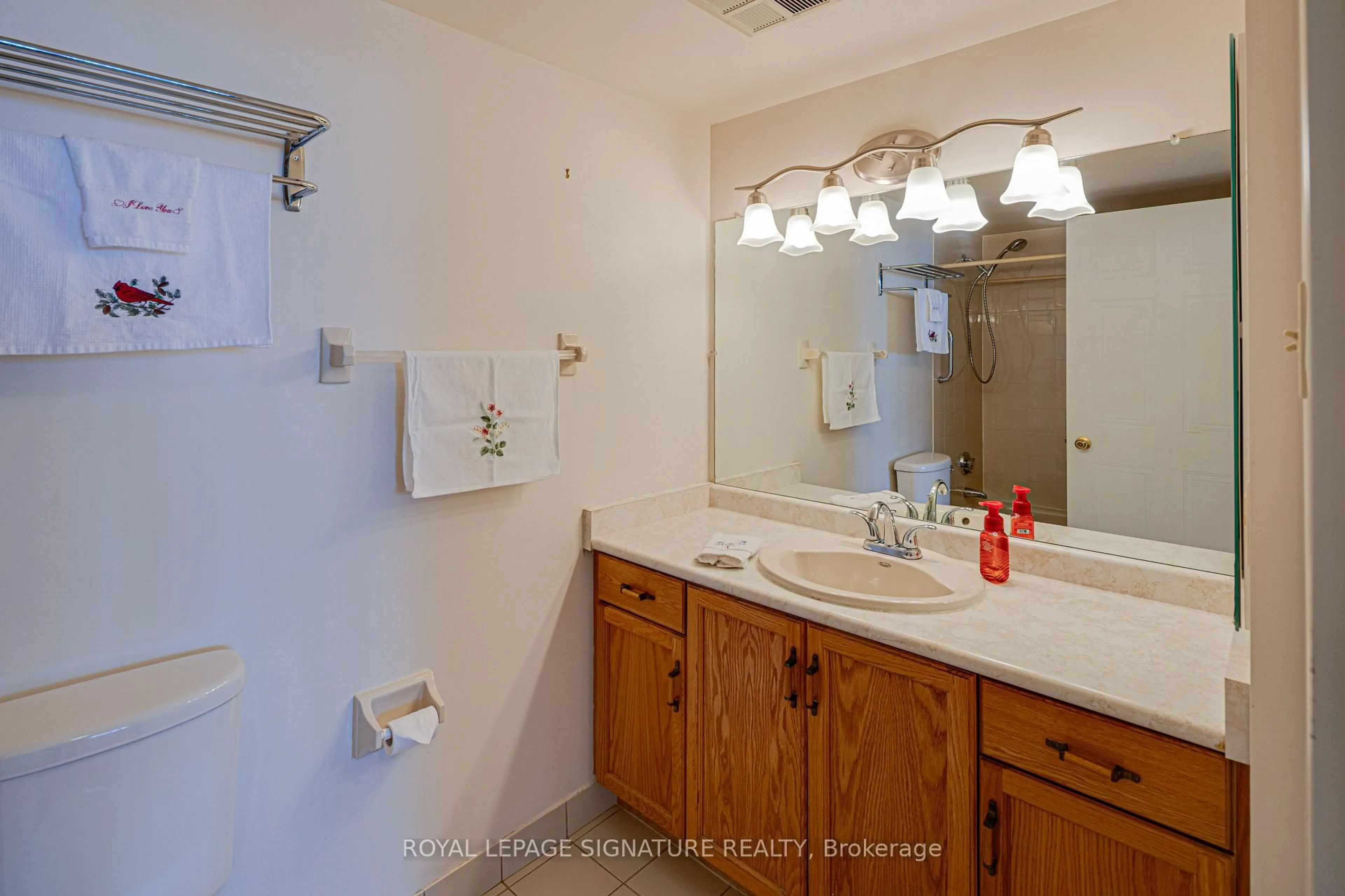 Standard bathroom, ceramic/tile floor for 1880 Valley Farm Rd #1419, Pickering Ontario L1V 6B3