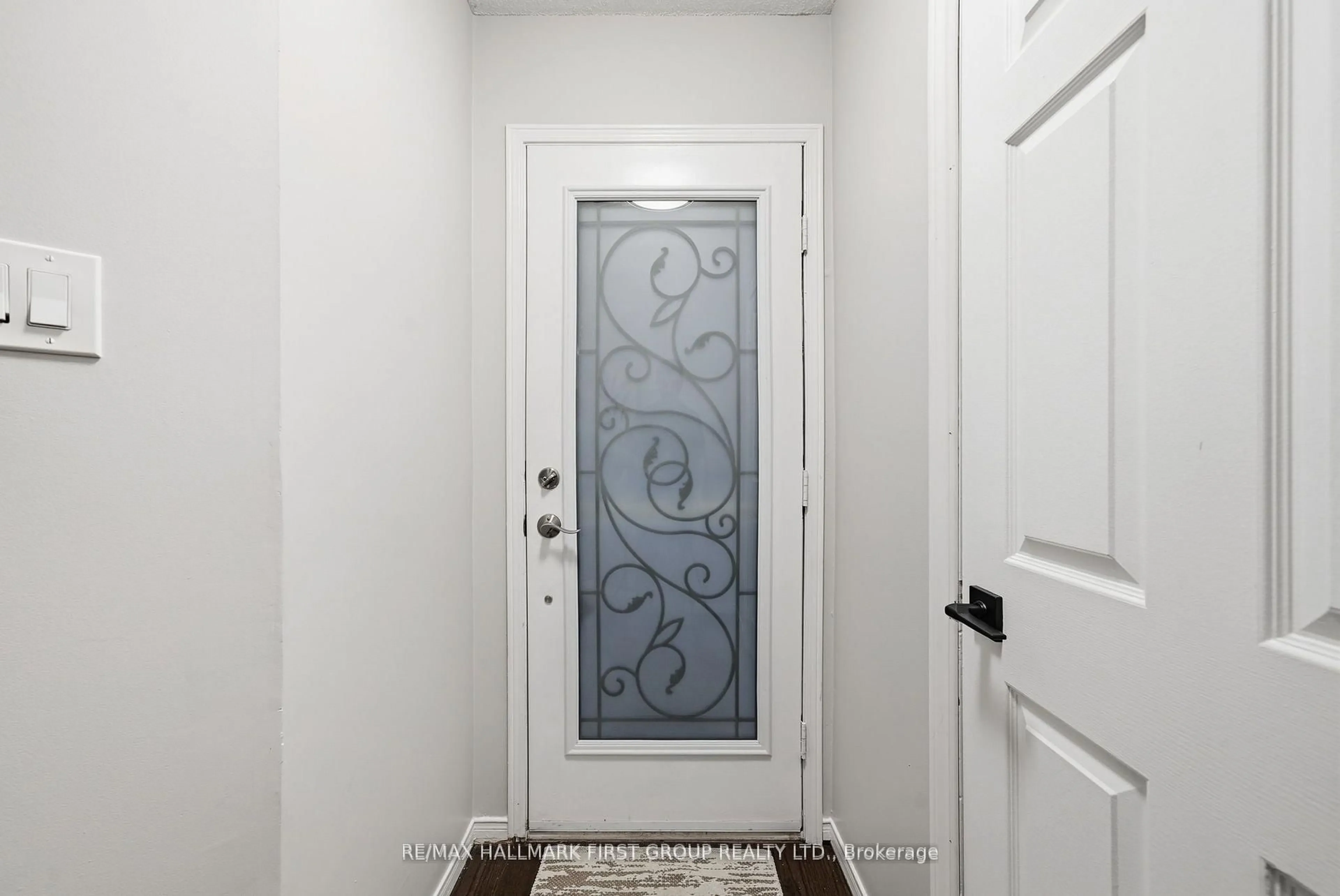 Indoor entryway for 23 Davies Cres, Whitby Ontario L1N 8X4