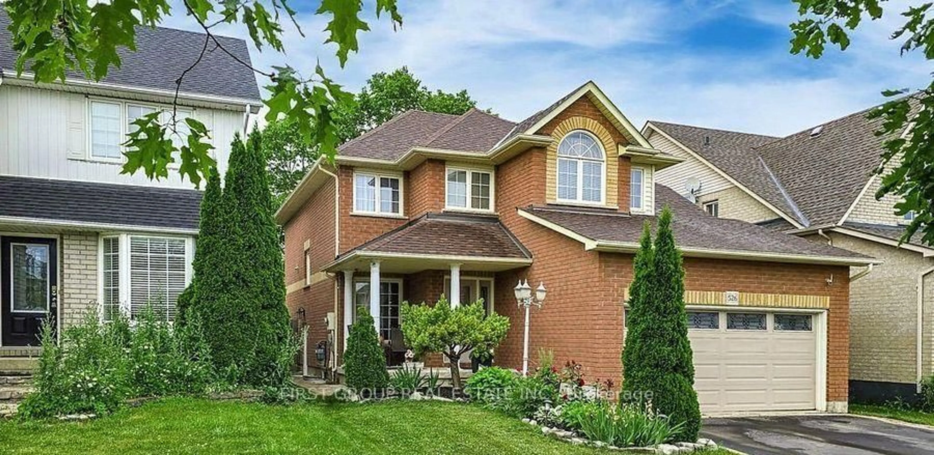 Home with brick exterior material, street for 526 Britannia Ave, Oshawa Ontario L1L 1B7