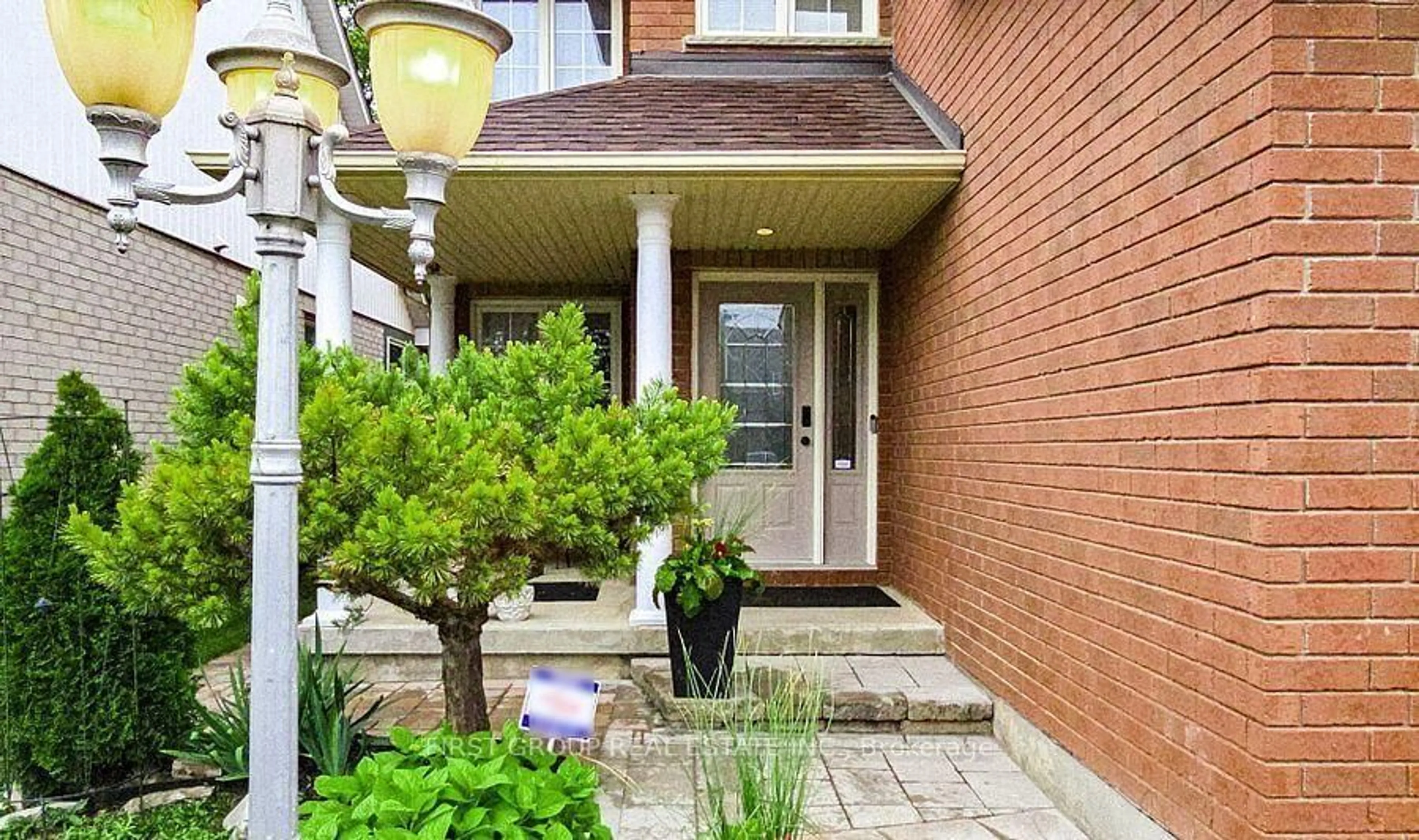 Unknown for 526 Britannia Ave, Oshawa Ontario L1L 1B7