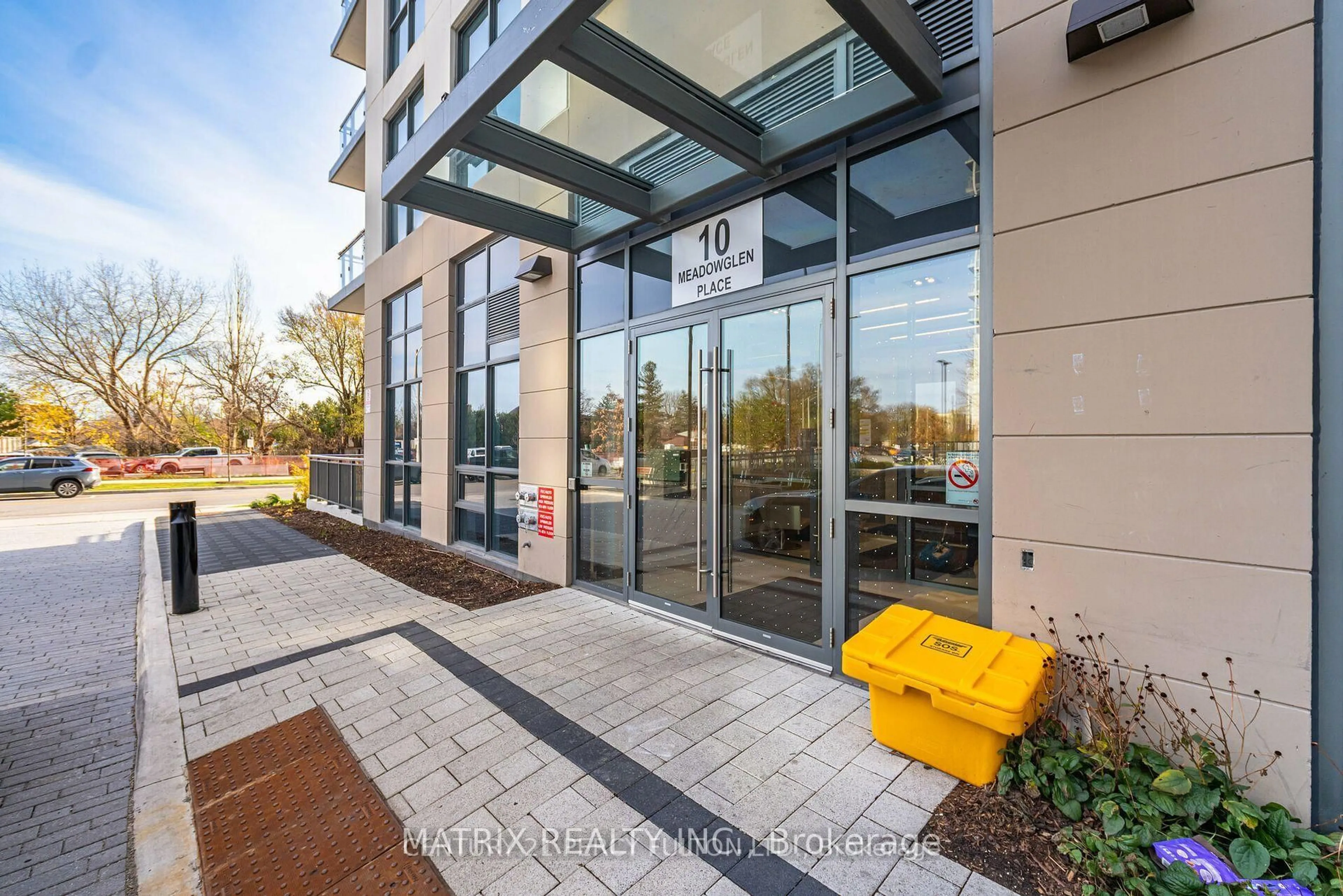 Indoor foyer for 10 Meadowglen Pl #611, Toronto Ontario M1G 0A8