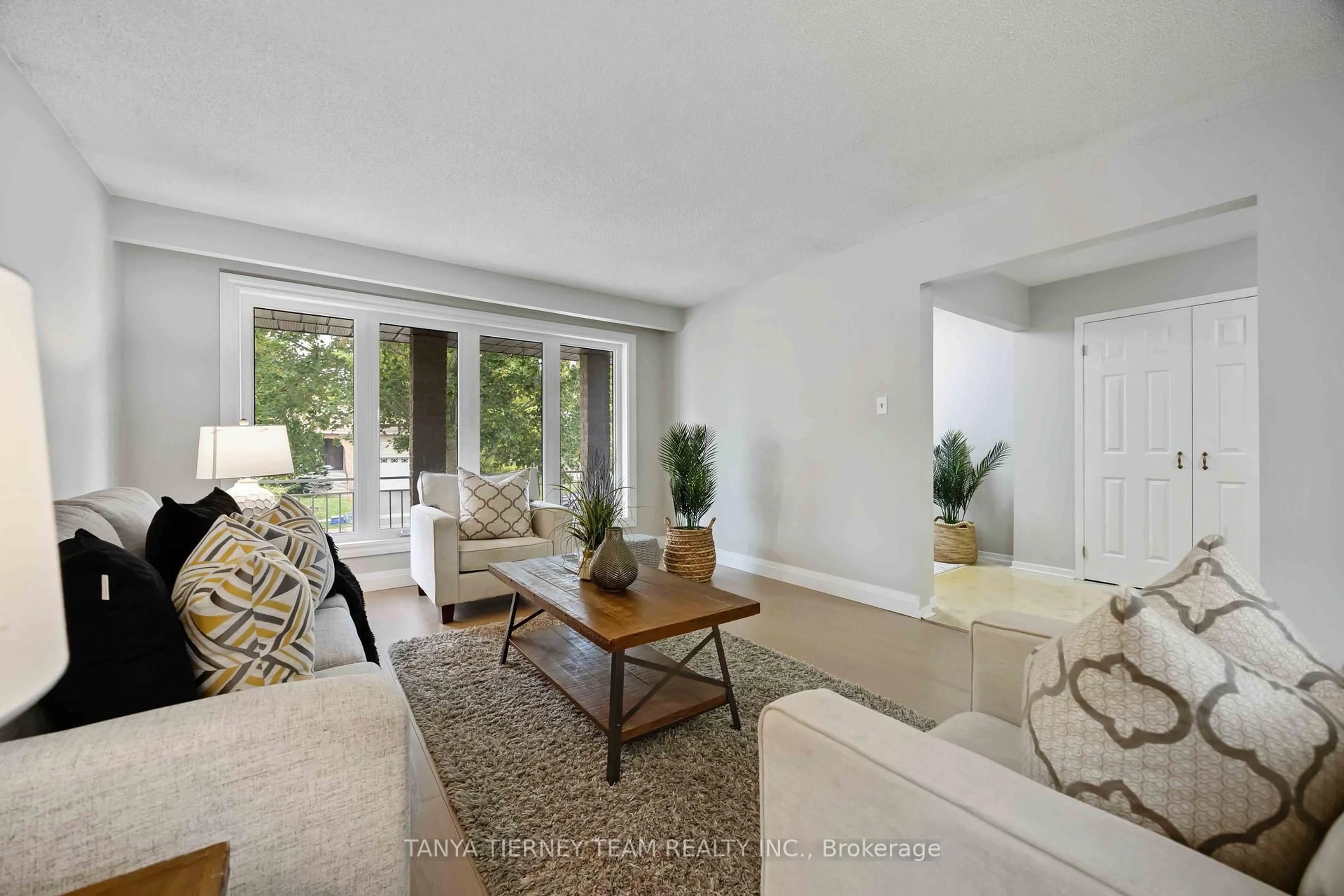 Living room with furniture, unknown for 54 Chester Cres, Scugog Ontario L9L 1K7