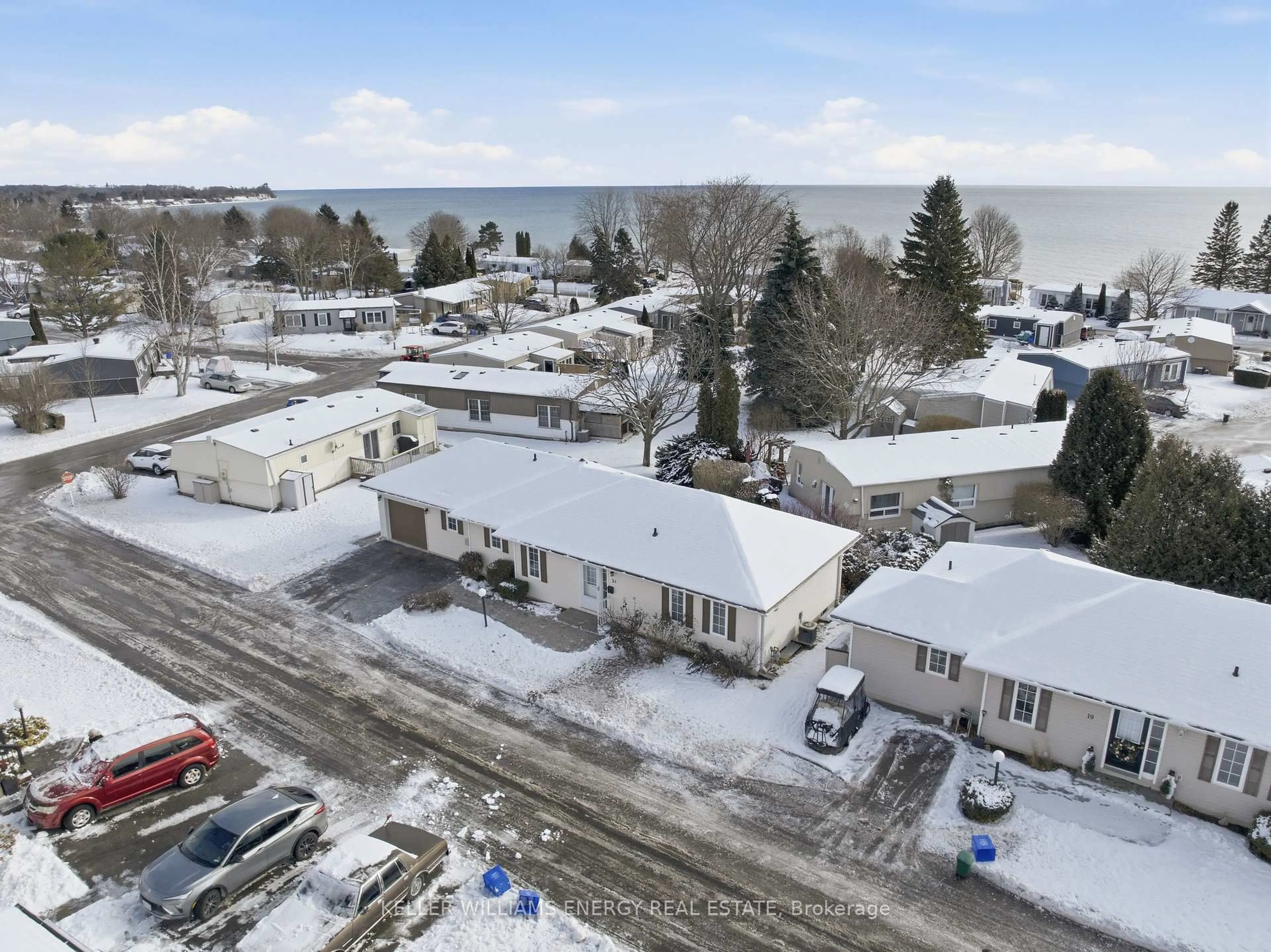 A pic from outside/outdoor area/front of a property/back of a property/a pic from drone, unknown for 21 Heritage Lane, Clarington Ontario L1B 1A5
