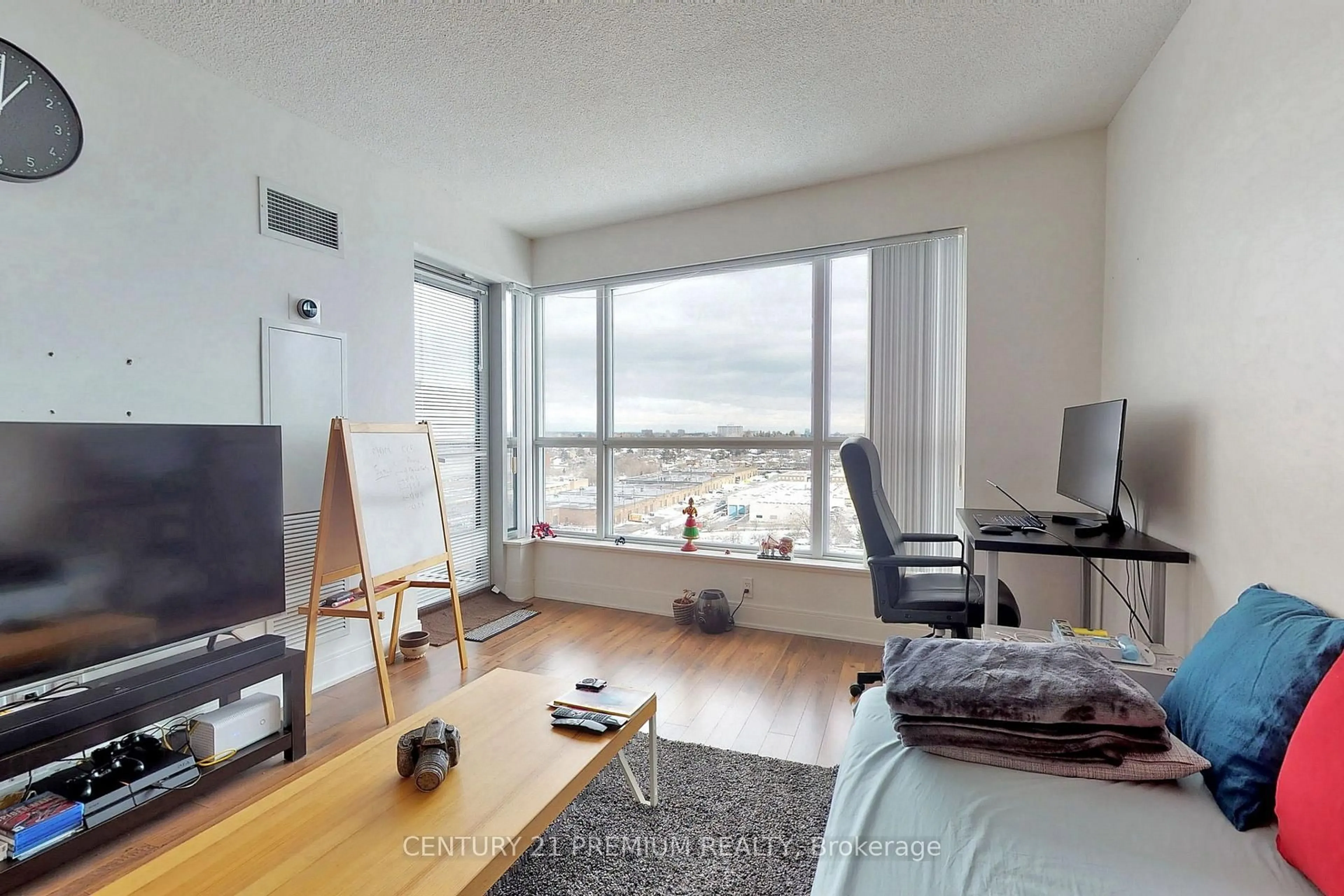A pic of a room for 135 Village Green Sq #1015, Toronto Ontario M1S 0L7