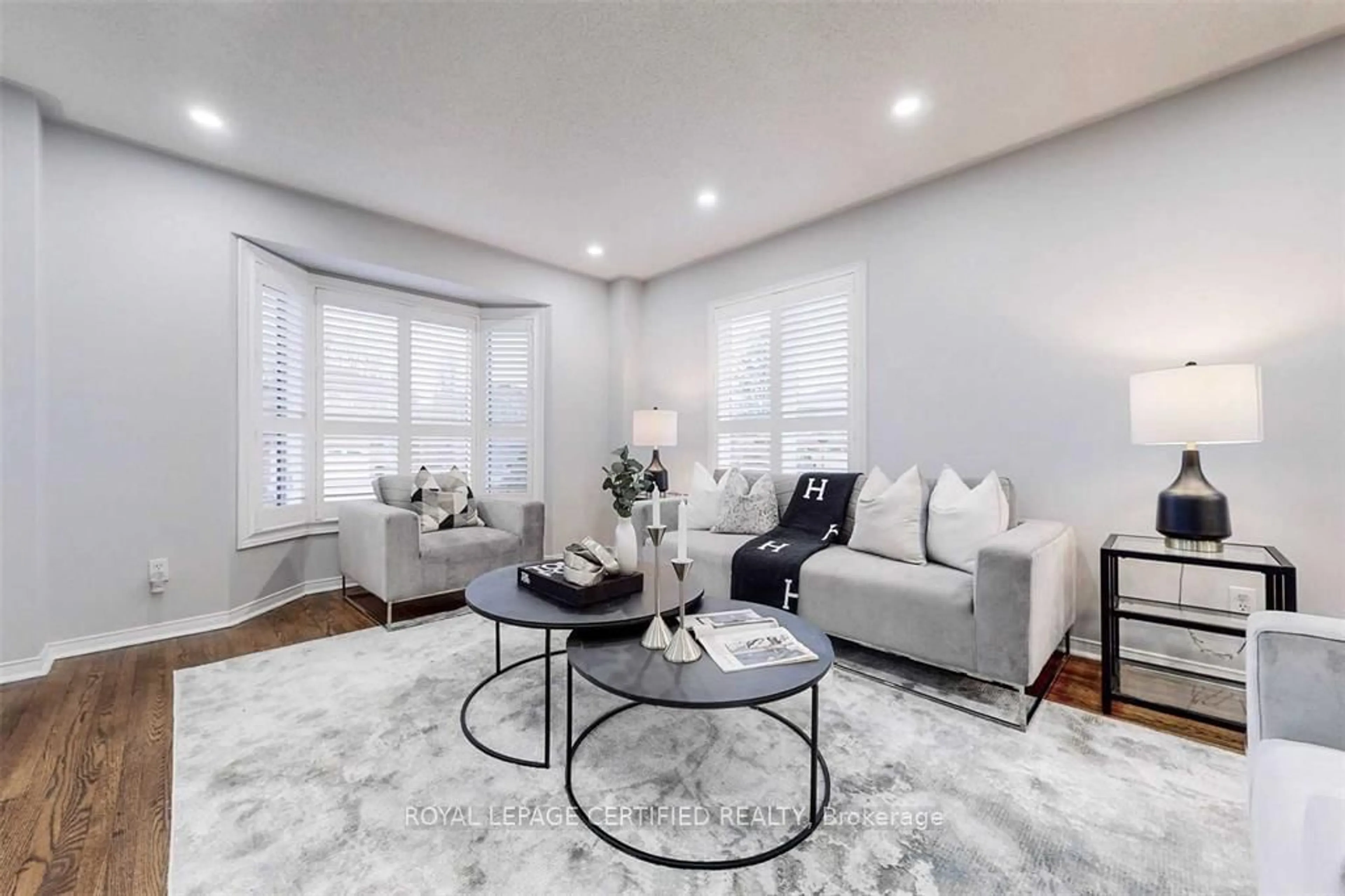 Living room with furniture, unknown for 21 Eldridge Pl, Whitby Ontario L1N 9E6