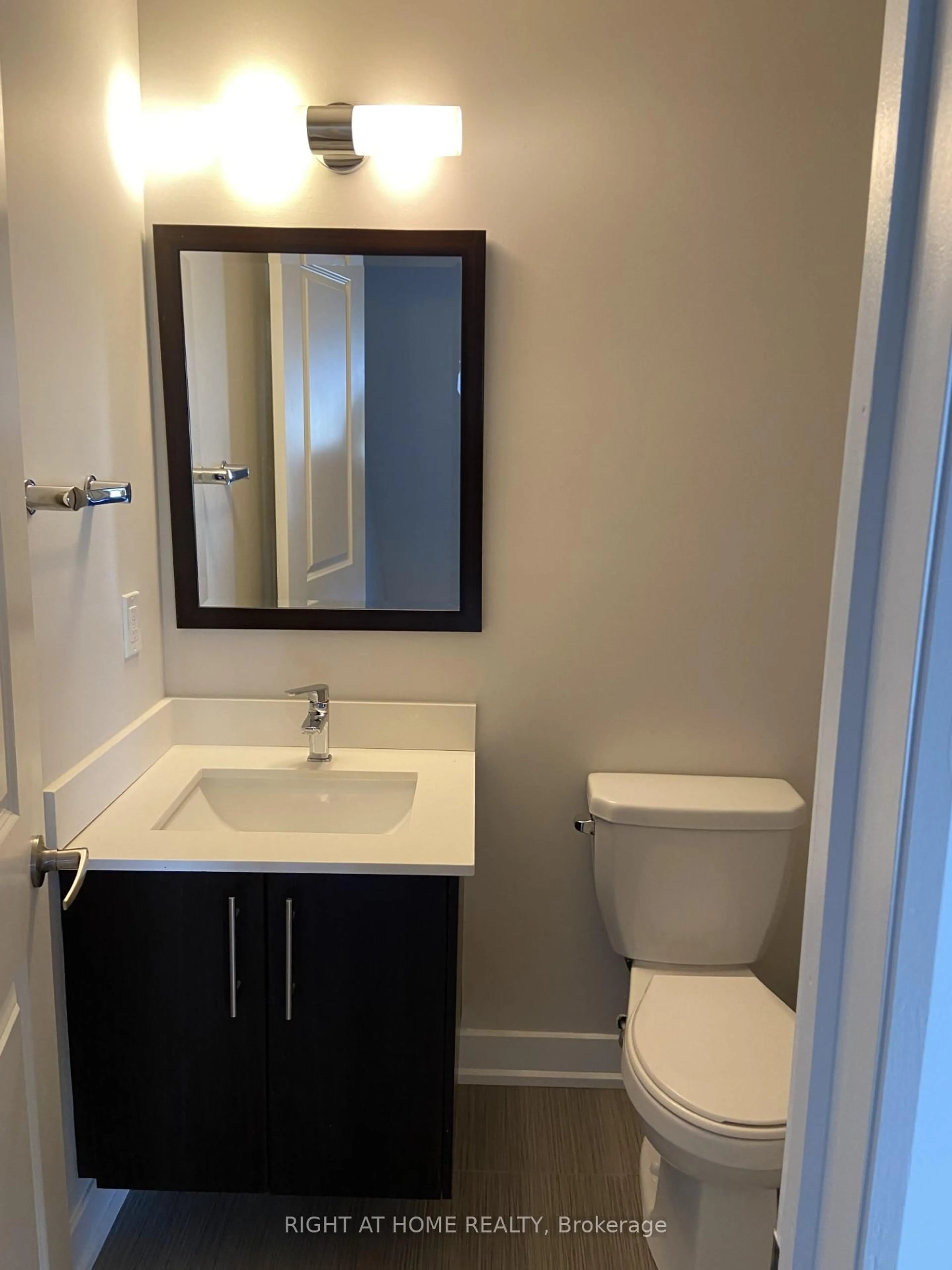 Standard bathroom, unknown for 56 Pallock Hill Way #31, Whitby Ontario L1R 0N5