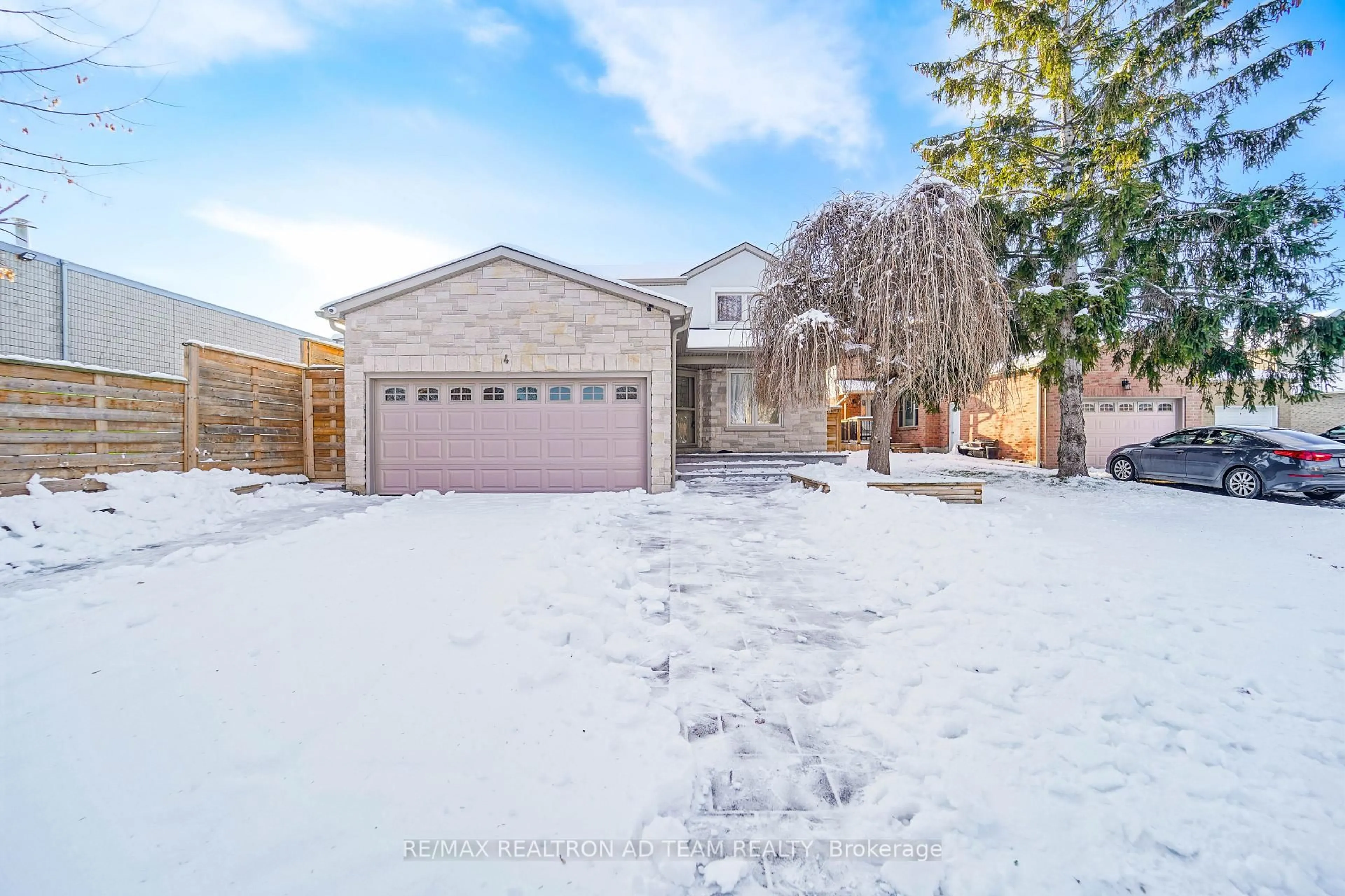 A pic from outside/outdoor area/front of a property/back of a property/a pic from drone, street for 4 Gilmour Dr, Ajax Ontario L1S 5J9