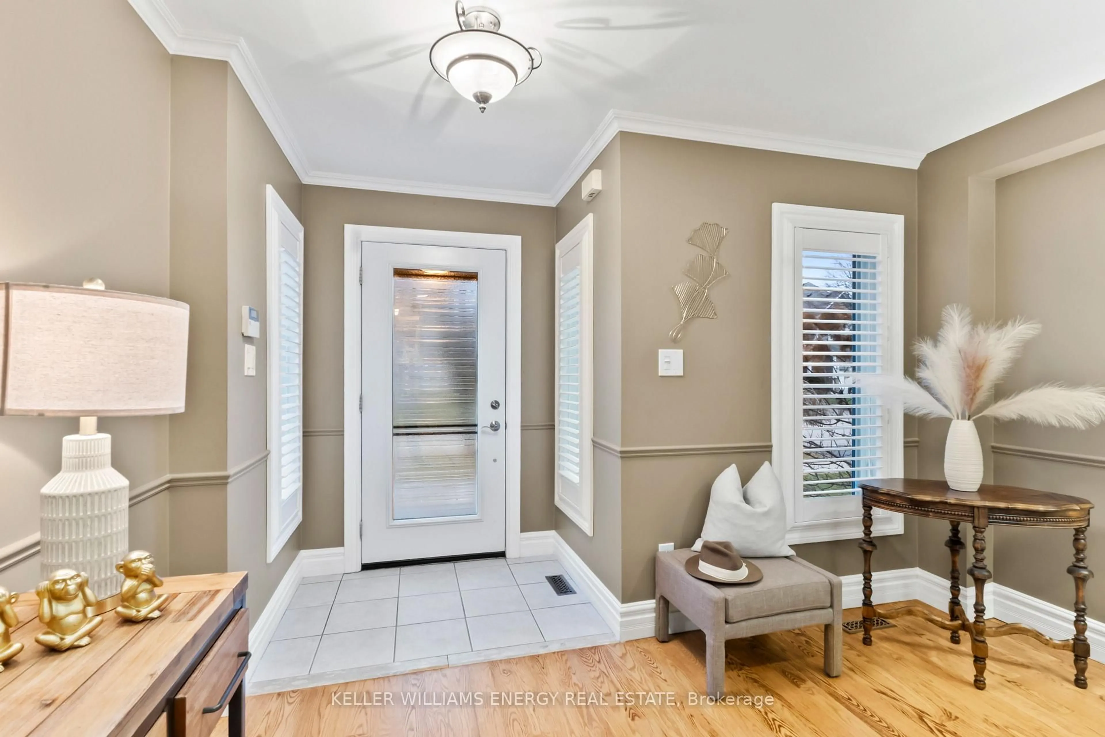 Indoor entryway for 12 Schooner Lane, Clarington Ontario L1B 1N5