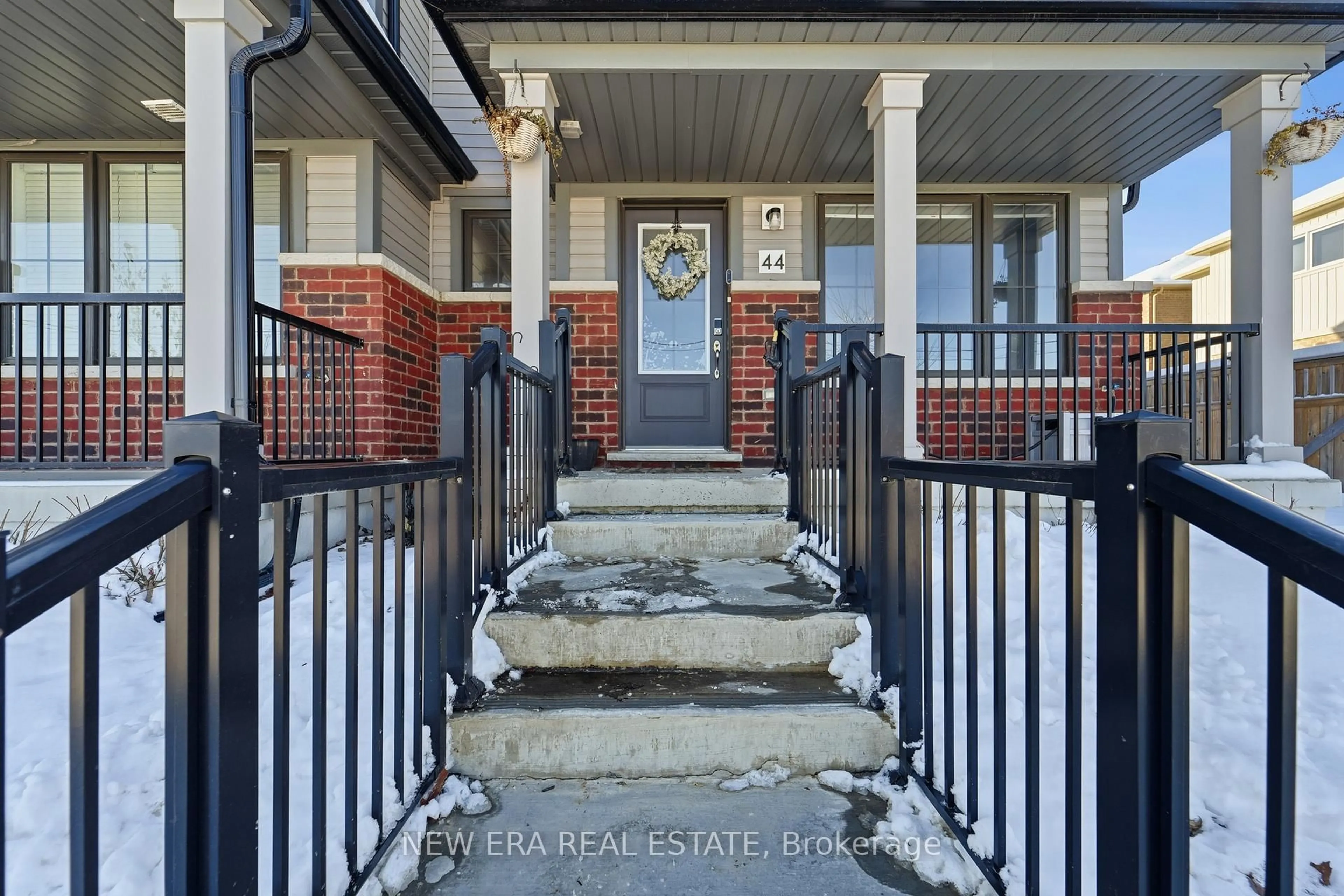 Indoor entryway for 44 Jerome Way, Clarington Ontario L1C 7G9