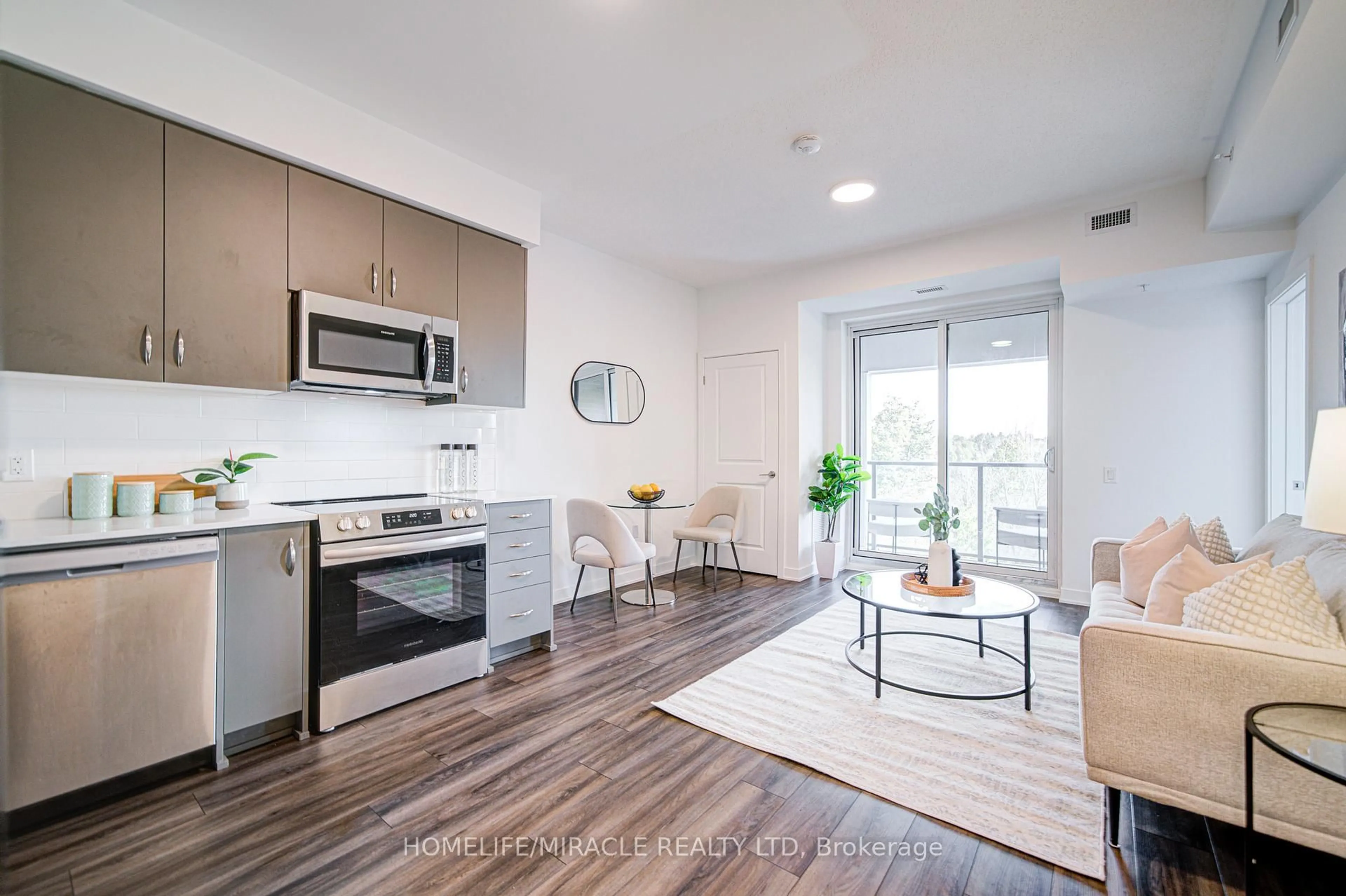 Open concept kitchen, wood/laminate floor for 385 Arctic Red Dr #329, Oshawa Ontario L1L 0H8