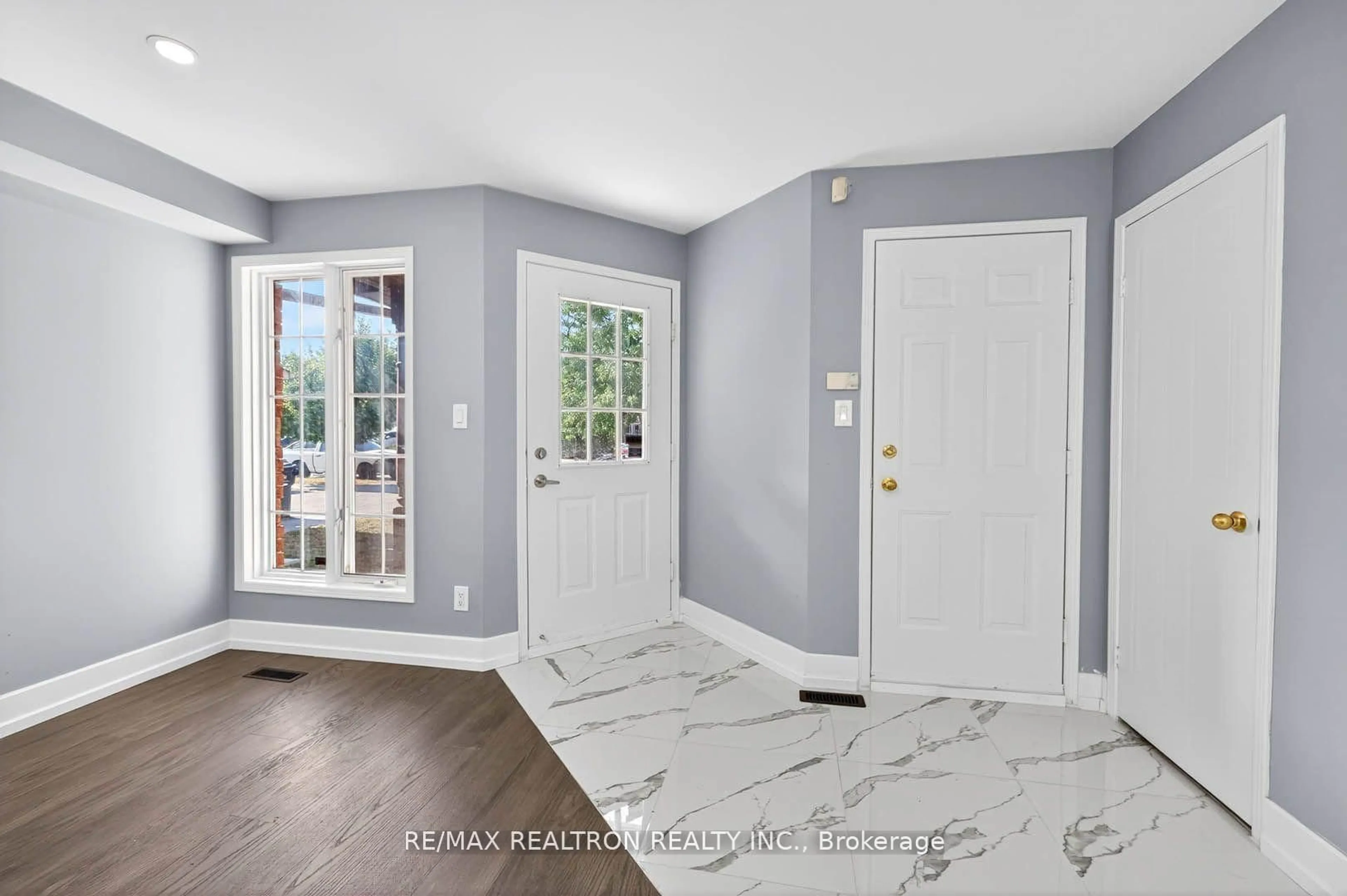 Indoor entryway for 17 Lenthall Ave, Toronto Ontario M1B 2C7