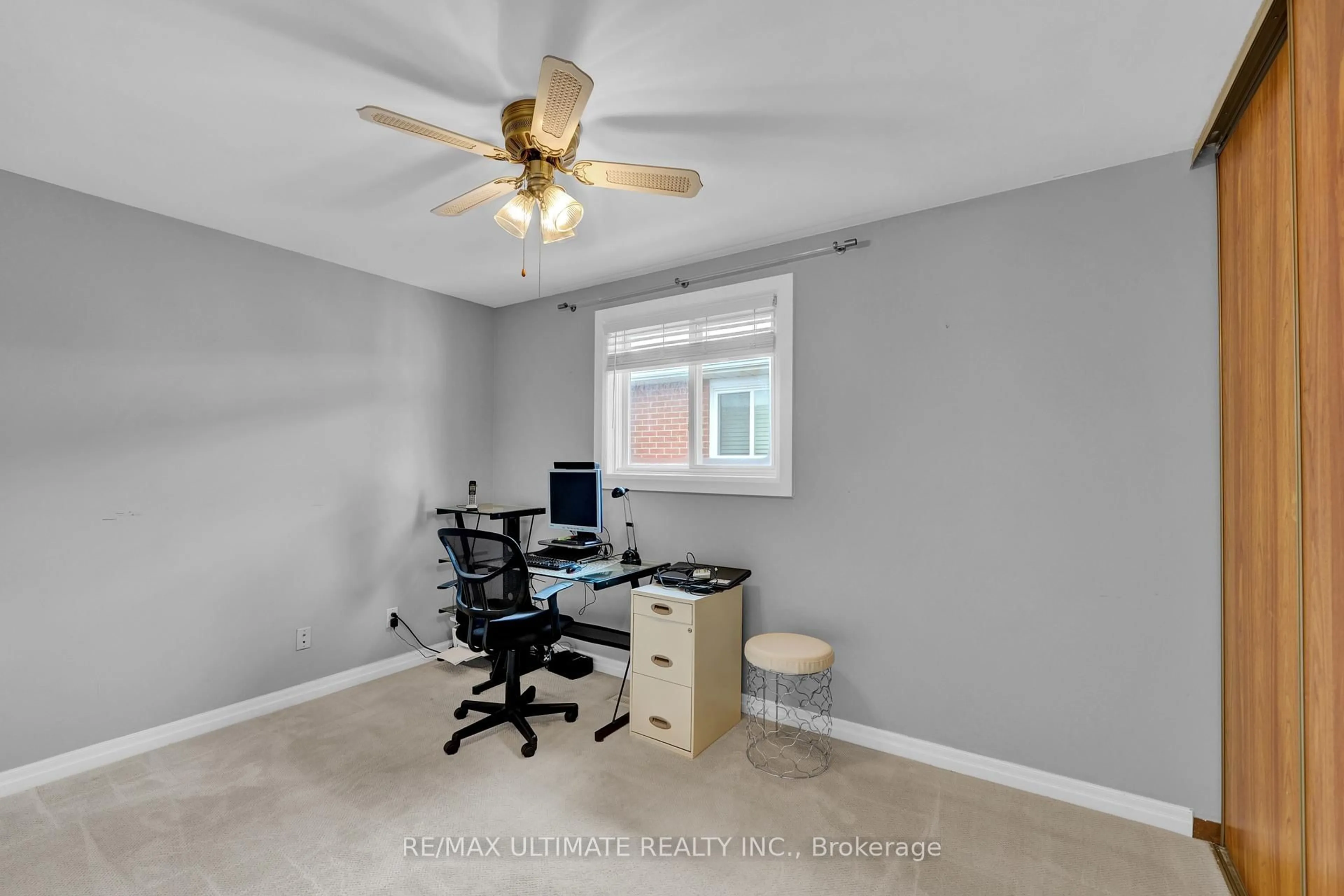 A pic of a room for 74 Robinson Cres, Whitby Ontario L1N 6W5