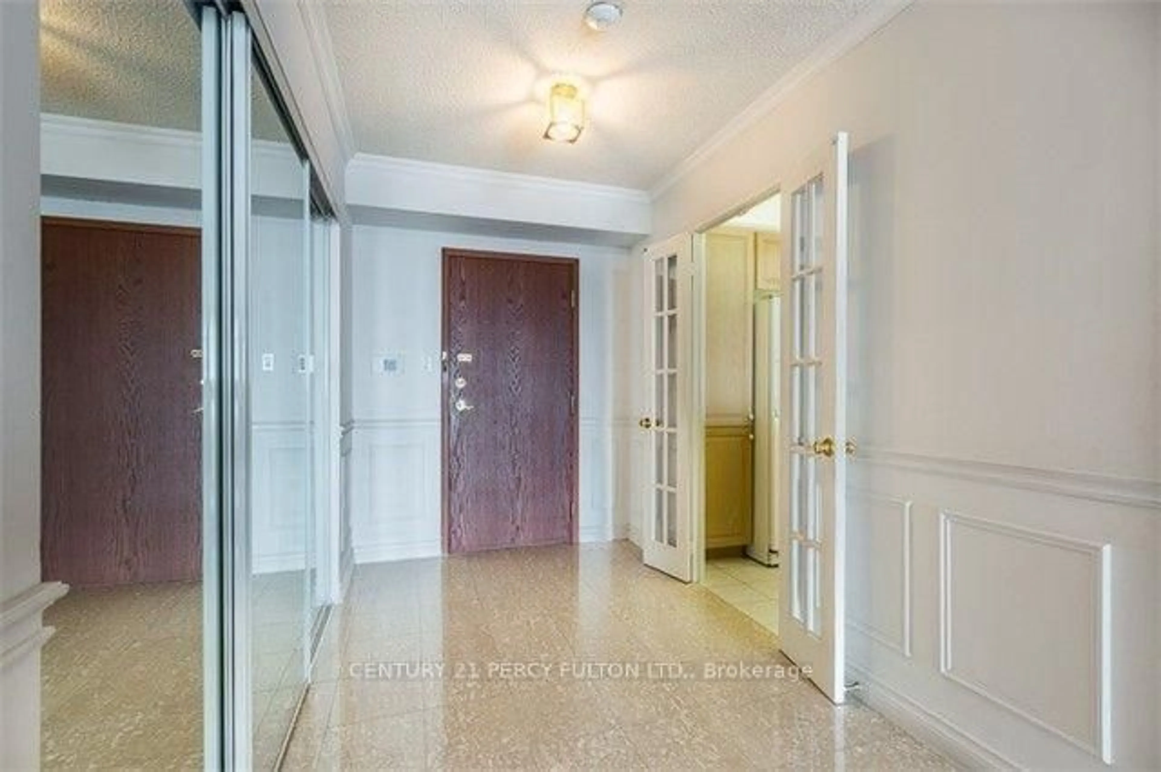 Indoor foyer for 168 Bonis Ave #1515, Toronto Ontario M1T 3V6