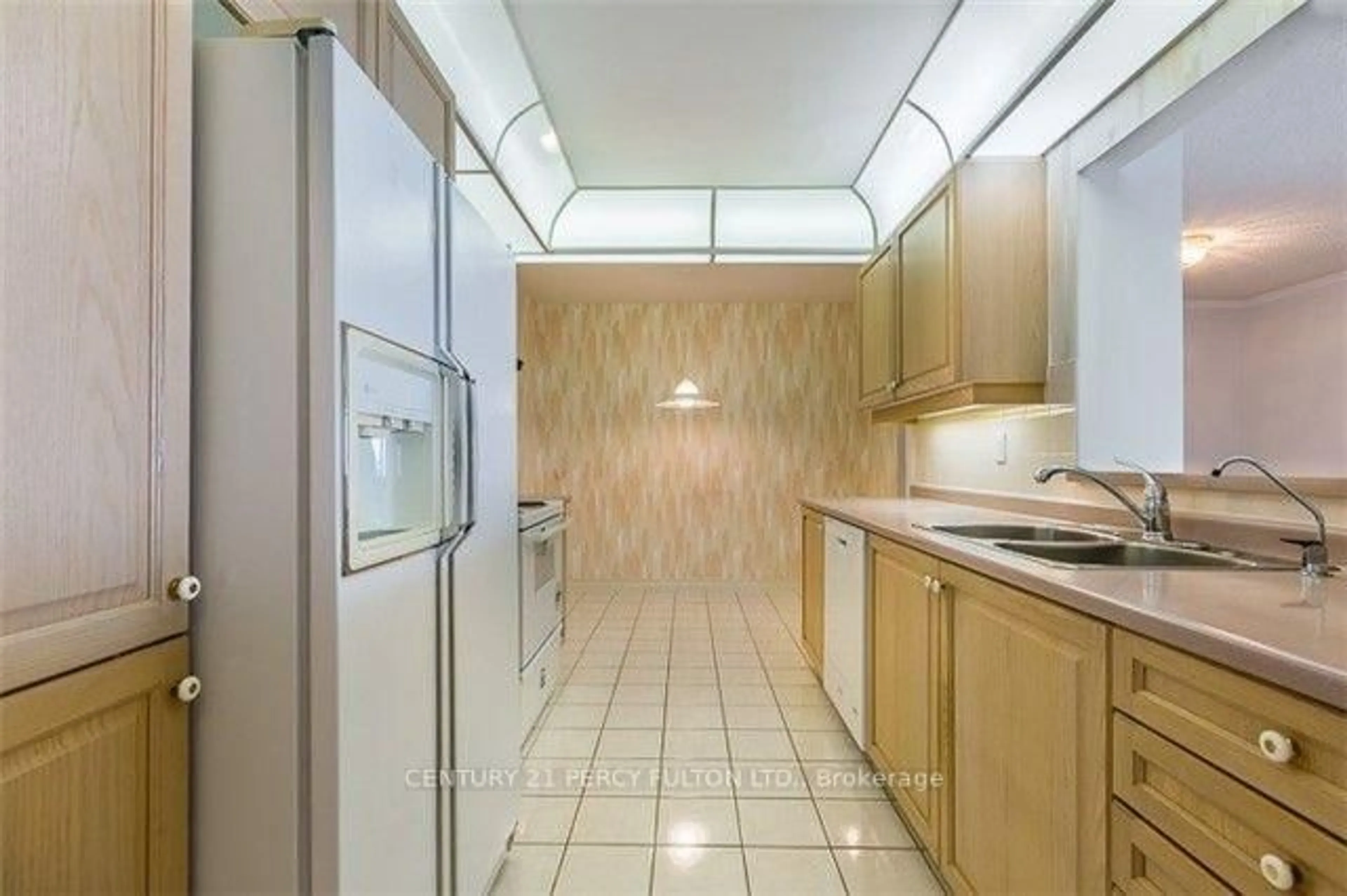 Standard kitchen, ceramic/tile floor for 168 Bonis Ave #1515, Toronto Ontario M1T 3V6