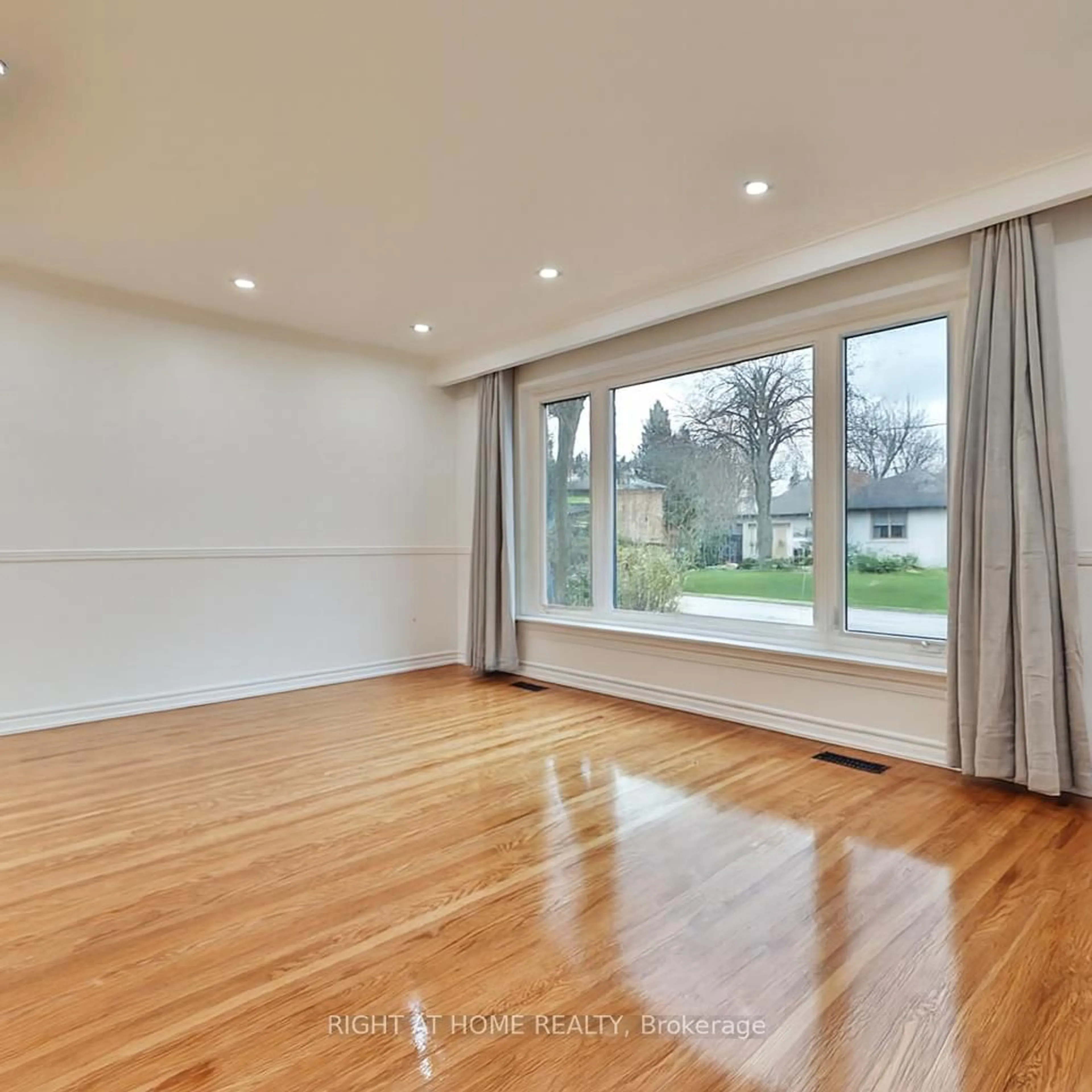 A pic of a room for 9 Allister Ave, Toronto Ontario M1M 3K7