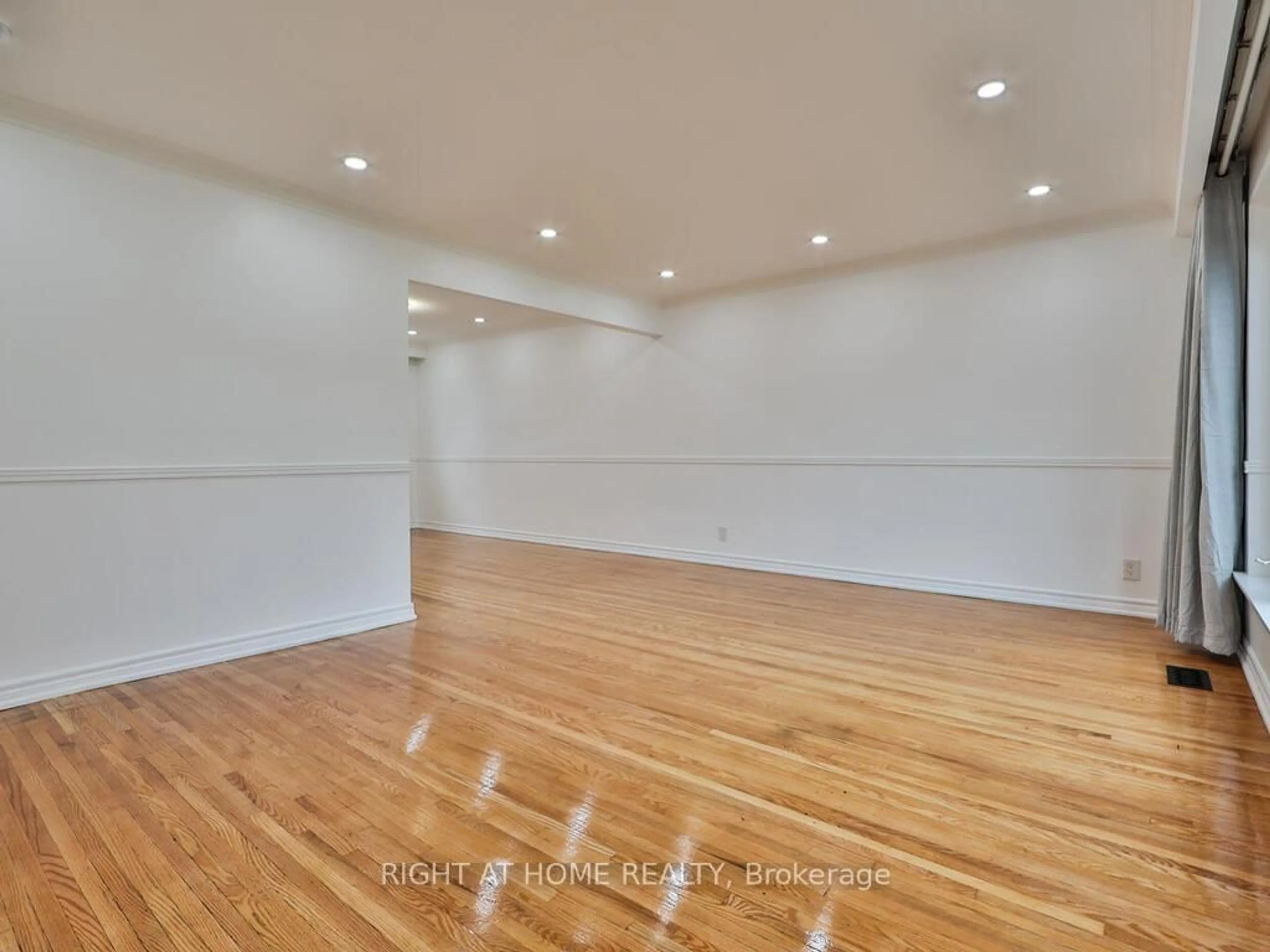 A pic of a room for 9 Allister Ave, Toronto Ontario M1M 3K7