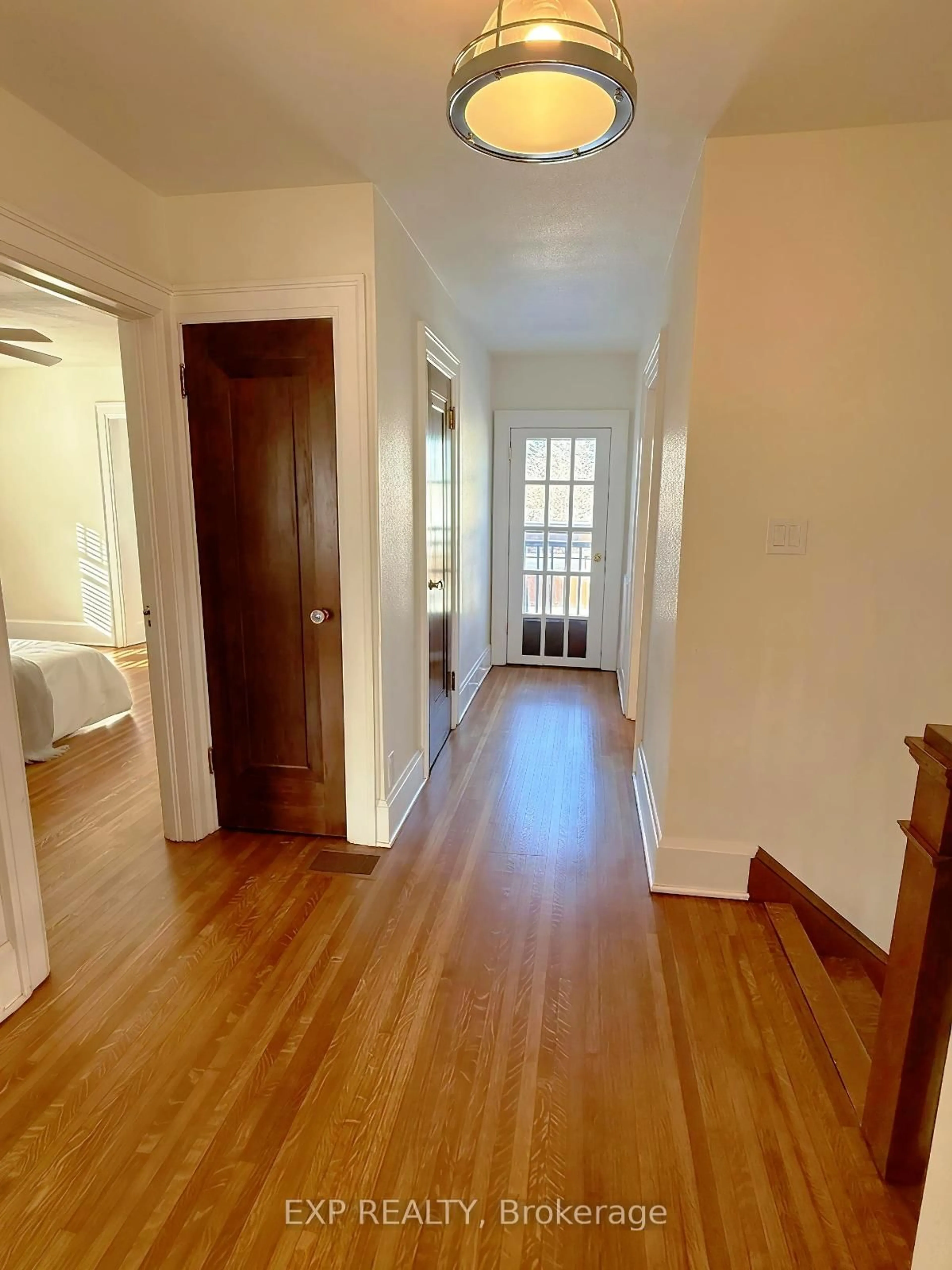 A pic of a room for 376 King St, Oshawa Ontario L1H 1E2