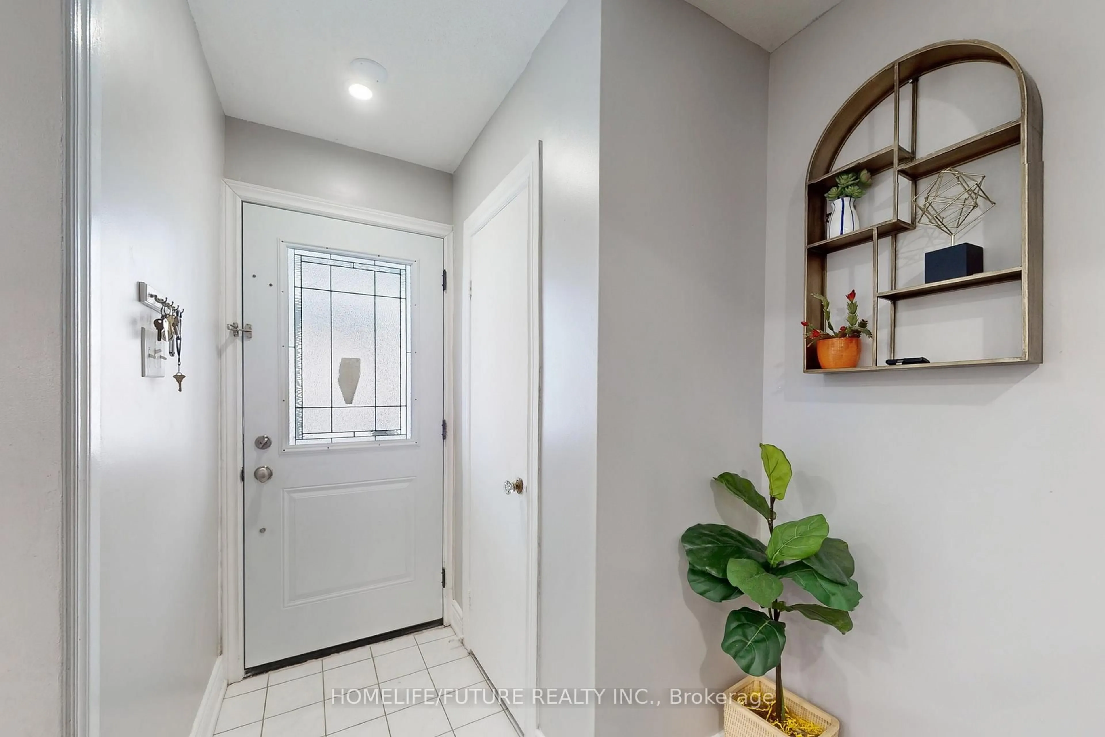 Indoor entryway for 17 Medway Cres, Toronto Ontario M1P 3T7