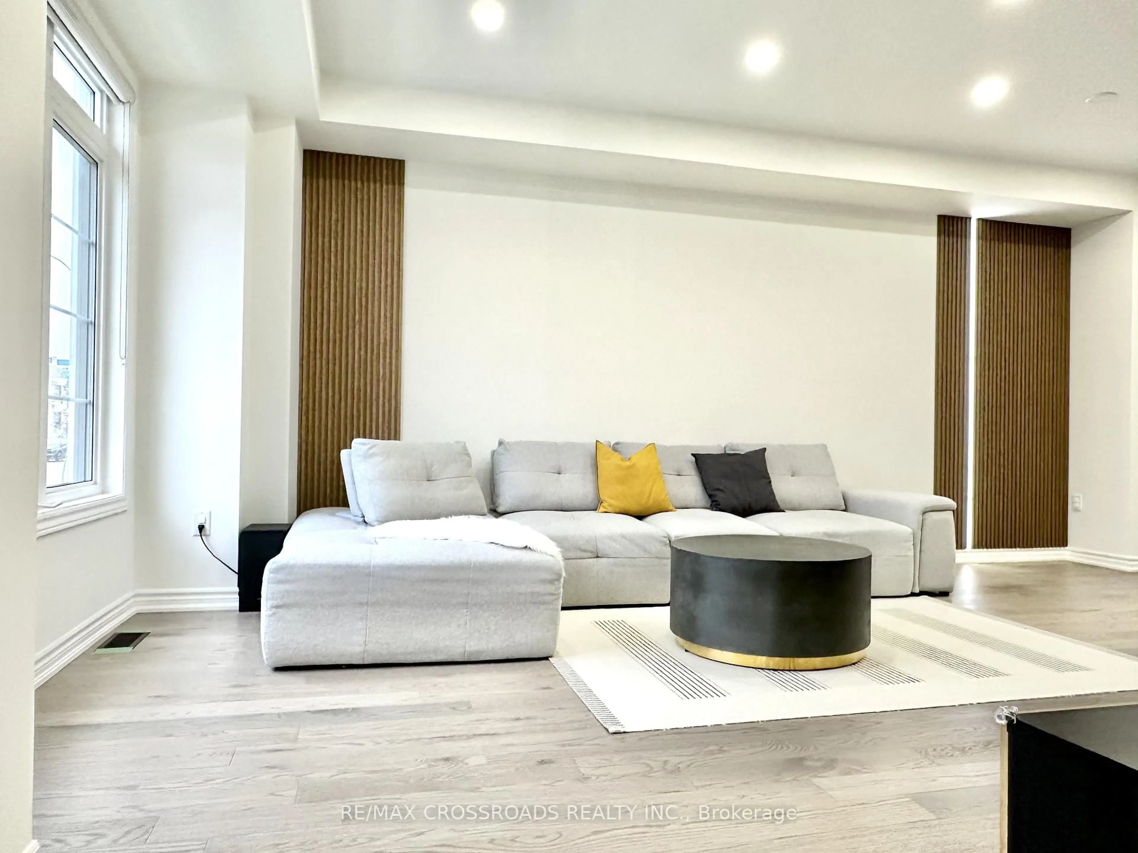 Living room with furniture, wood/laminate floor for 493 Twin Streams Rd, Whitby Ontario L1P 0P6