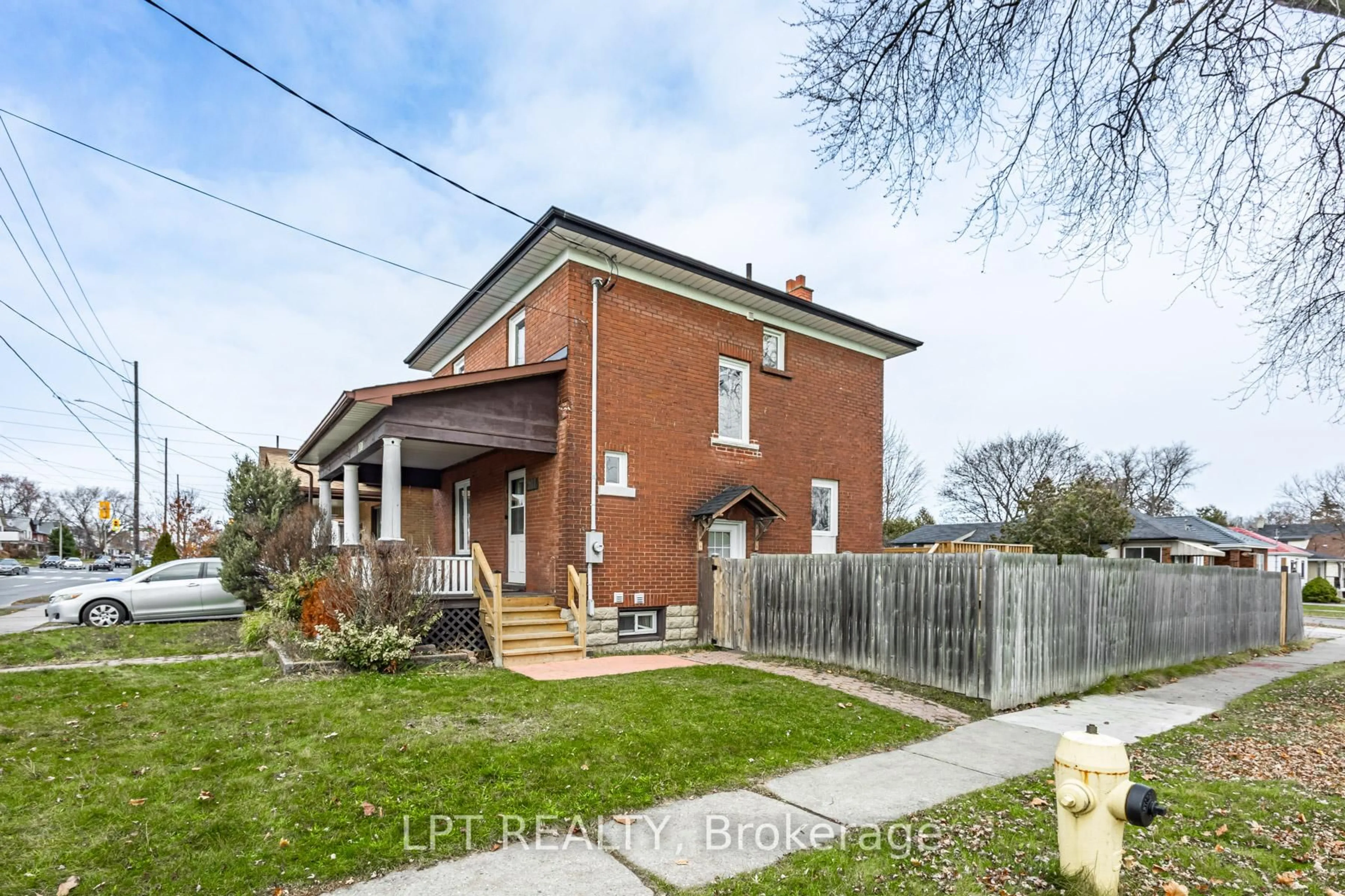 Home with brick exterior material, street for 201 Ritson Rd, Oshawa Ontario L1H 5H6