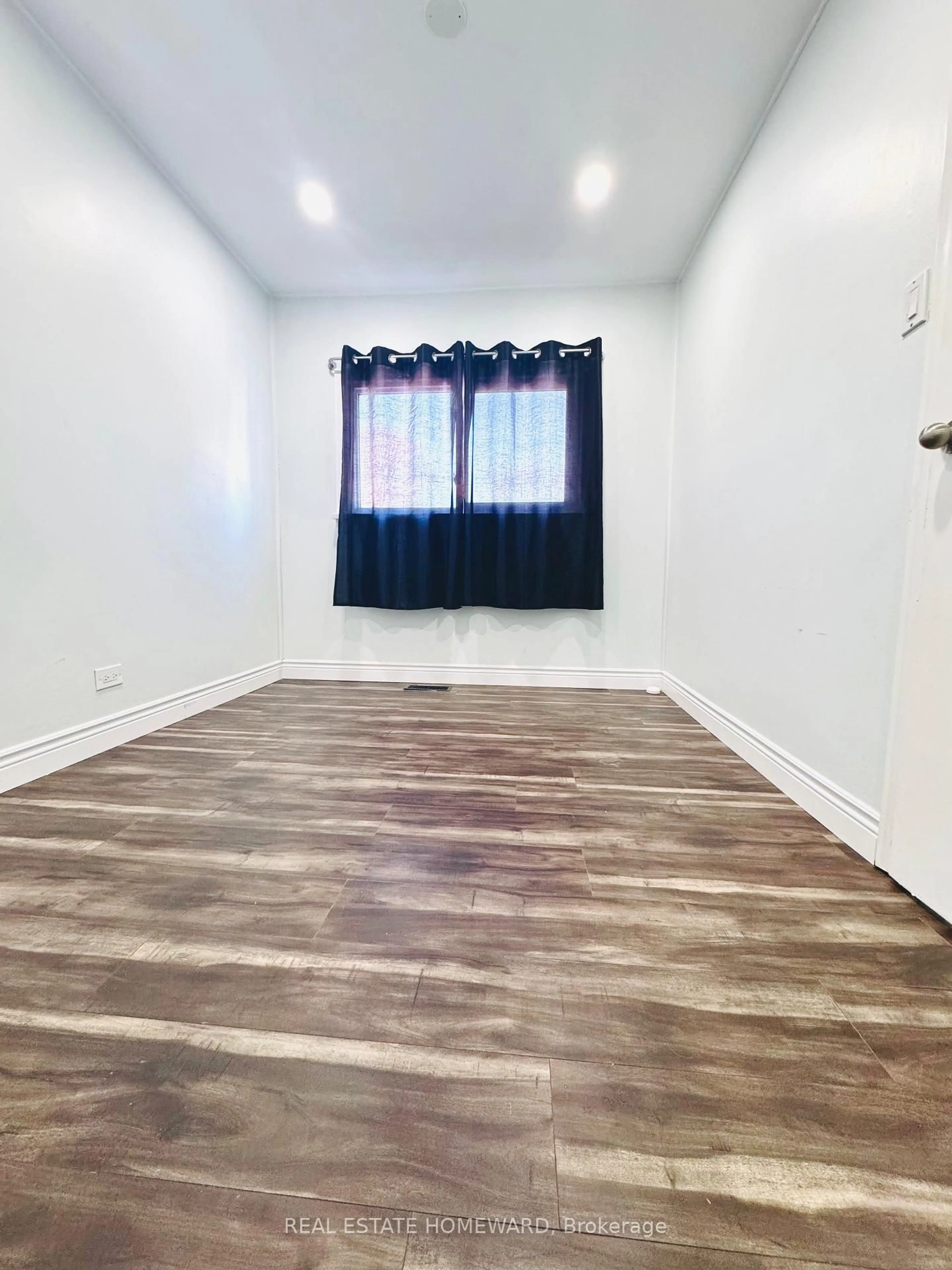 A pic of a room for 13 Pine St, Ajax Ontario L1S 1X8