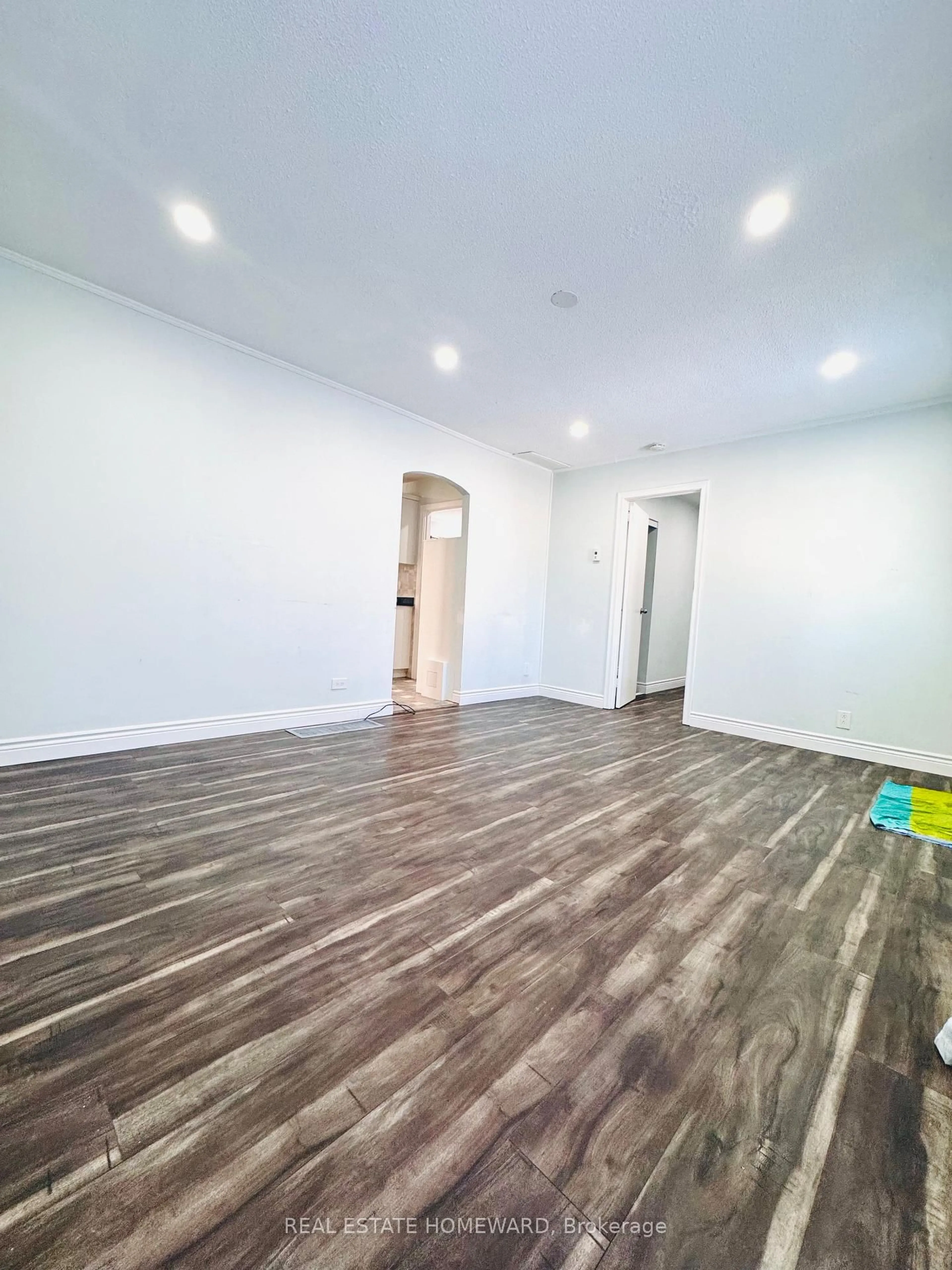 A pic of a room for 13 Pine St, Ajax Ontario L1S 1X8