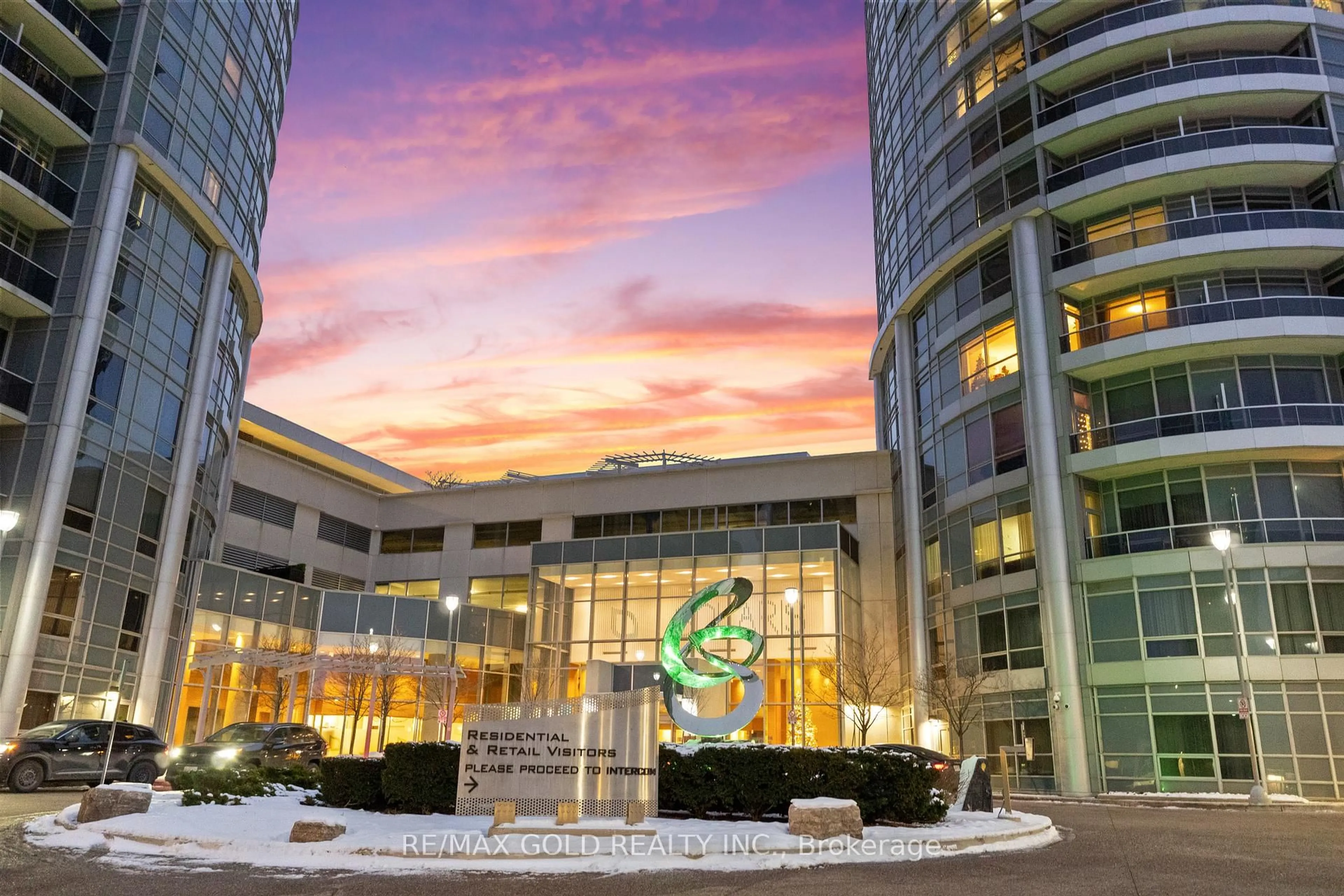 Indoor foyer for 135 Village Green Sq #2518, Toronto Ontario M1S 0G4