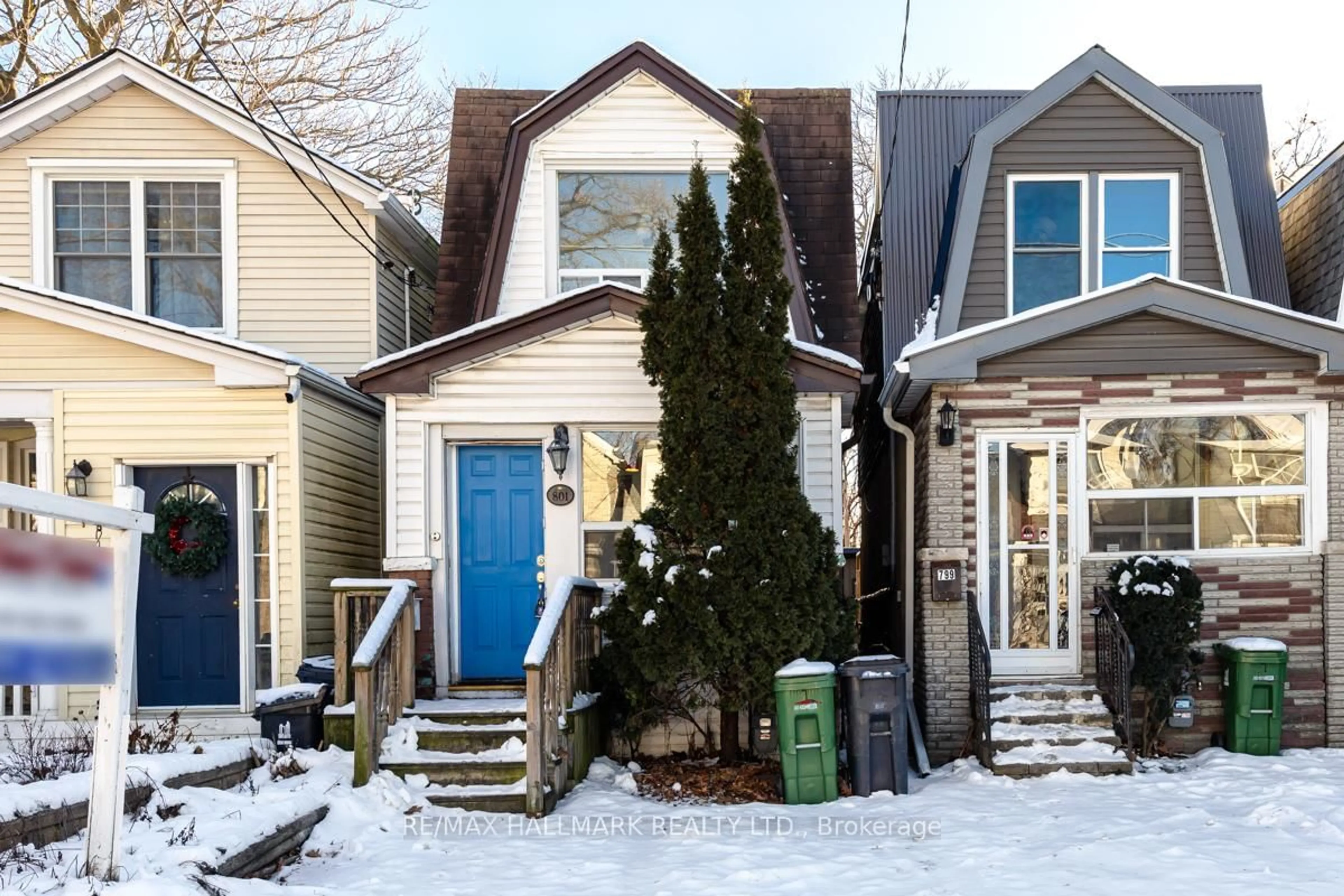 Unknown for 801 Sammon Ave, Toronto Ontario M4C 2E7