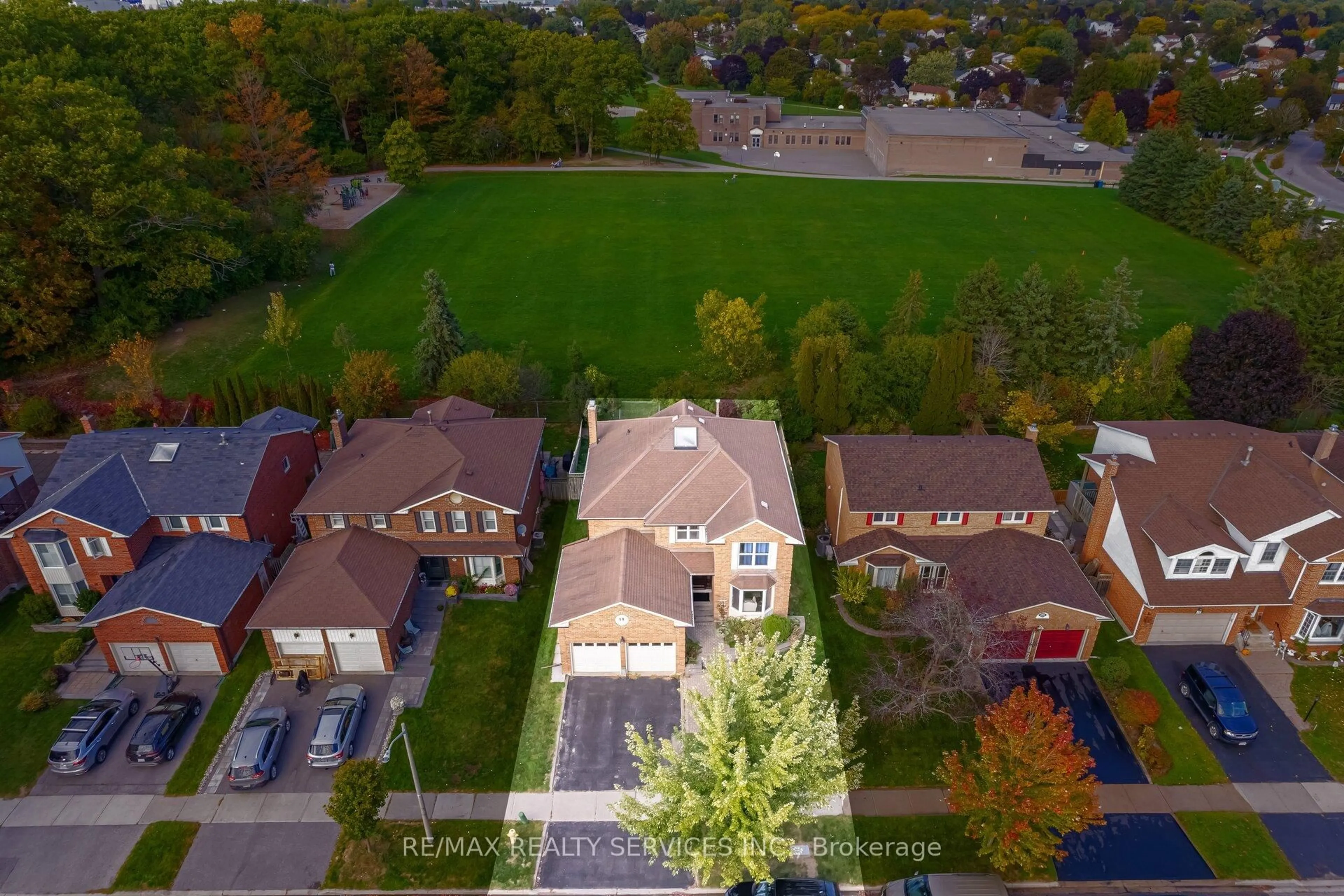 A pic from outside/outdoor area/front of a property/back of a property/a pic from drone, street for 14 Milner Cres, Ajax Ontario L1S 4W3