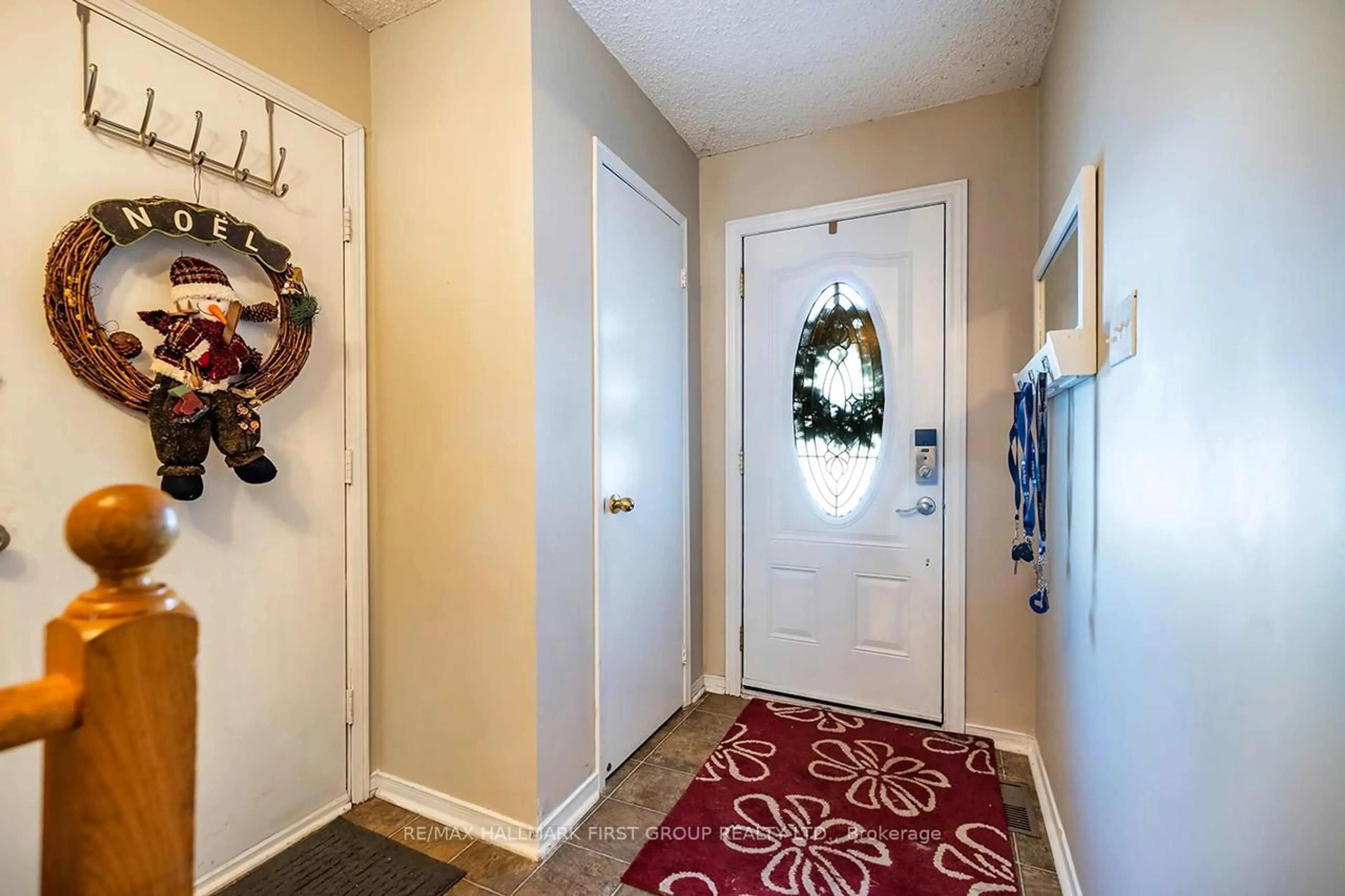 Indoor entryway for 138 Orchard Heights Dr, Clarington Ontario L1B 1J7