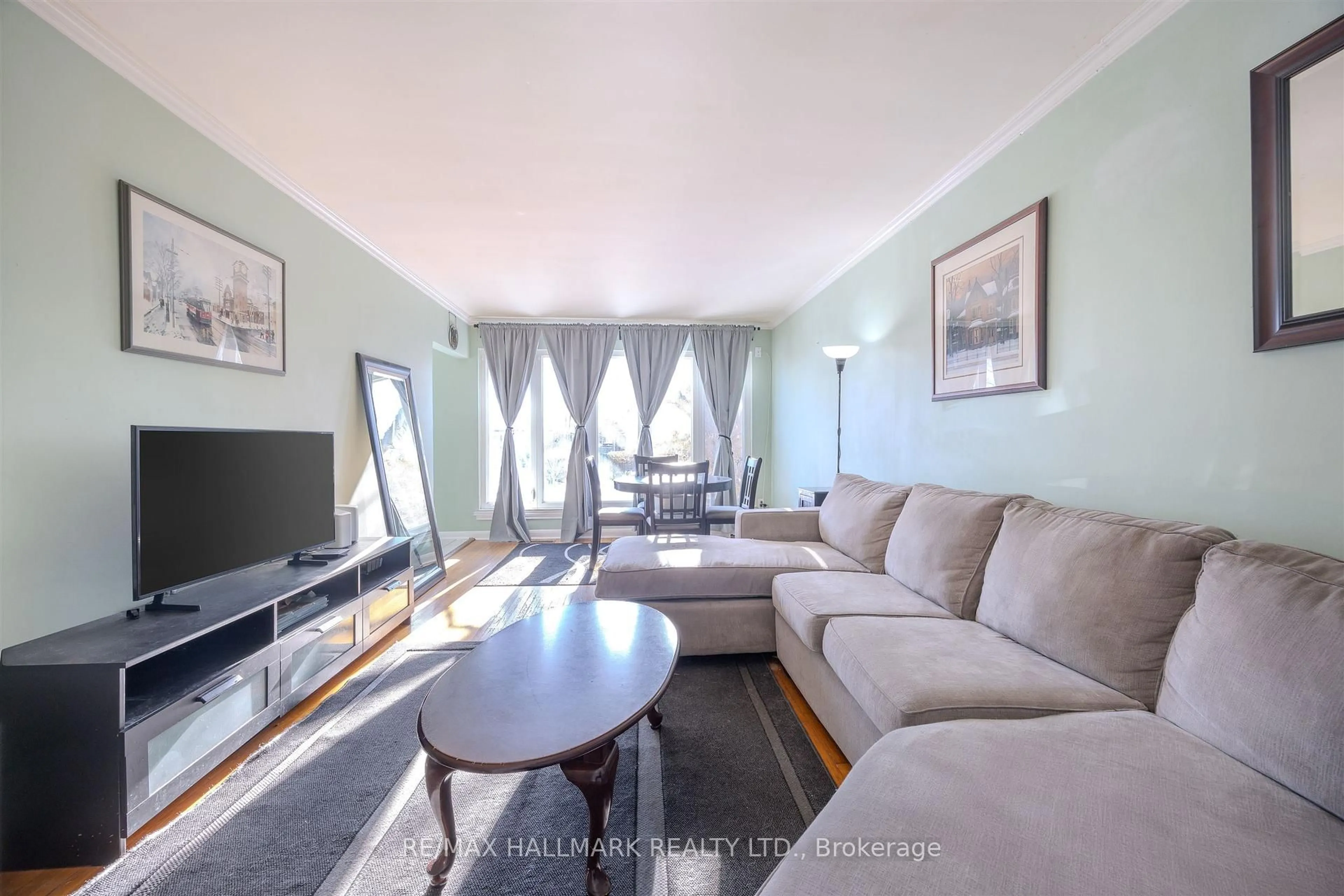 Living room with furniture, unknown for 60 Newlands Ave, Toronto Ontario M1L 1R9