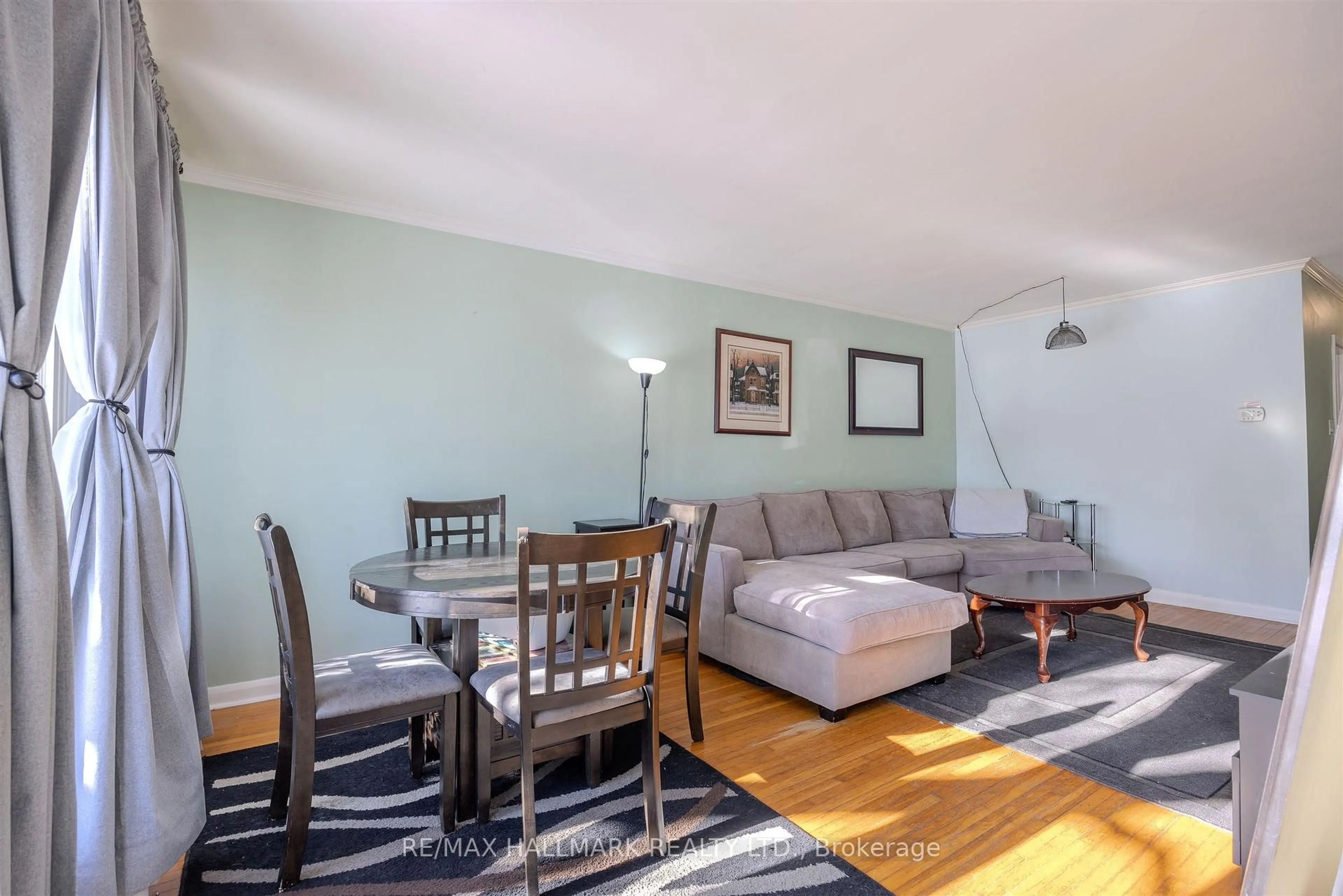 Living room with furniture, wood/laminate floor for 60 Newlands Ave, Toronto Ontario M1L 1R9