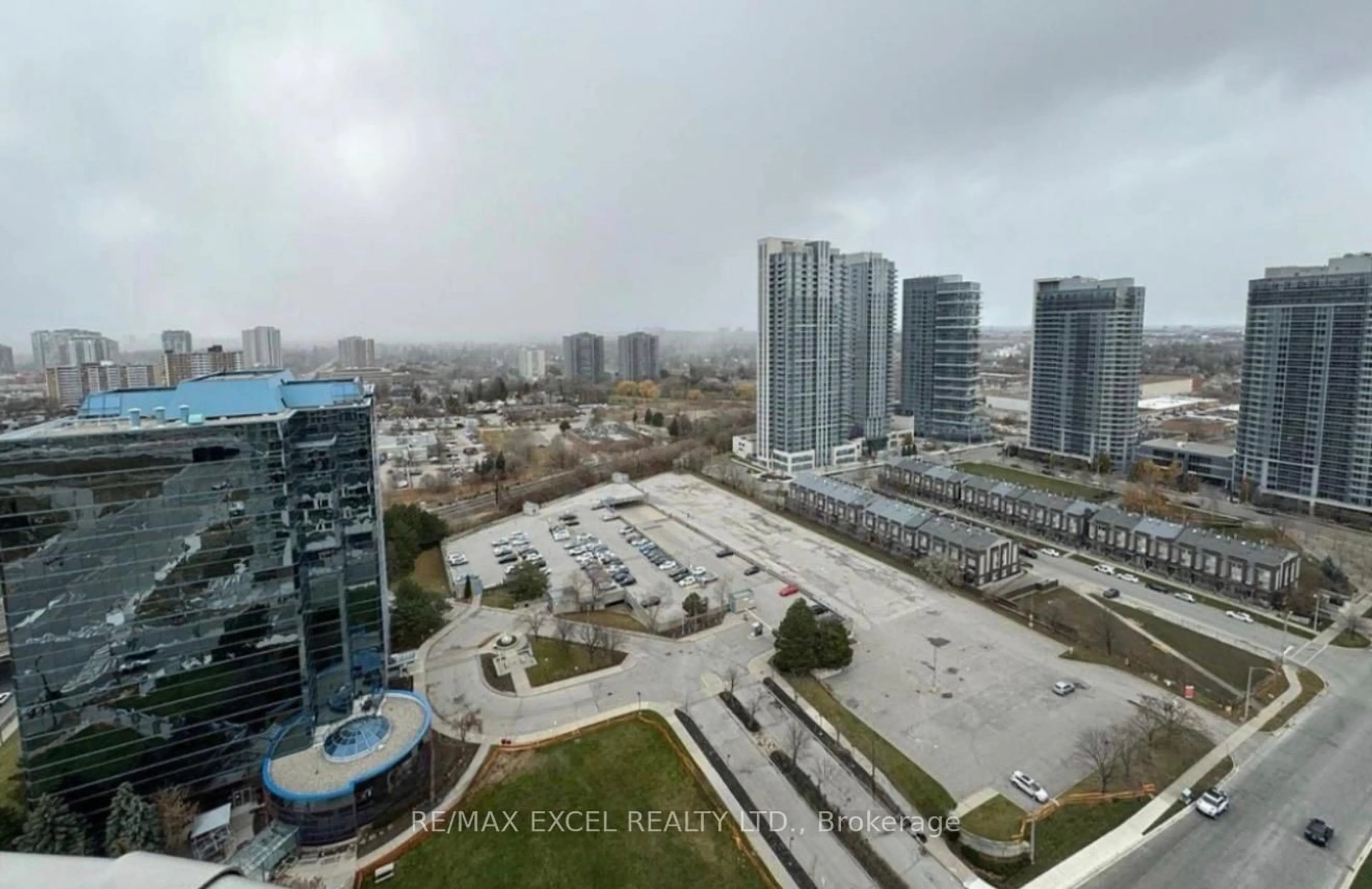 A pic from outside/outdoor area/front of a property/back of a property/a pic from drone, city buildings view from balcony for 2031 Kennedy Rd #3121, Toronto Ontario M1T 0B8
