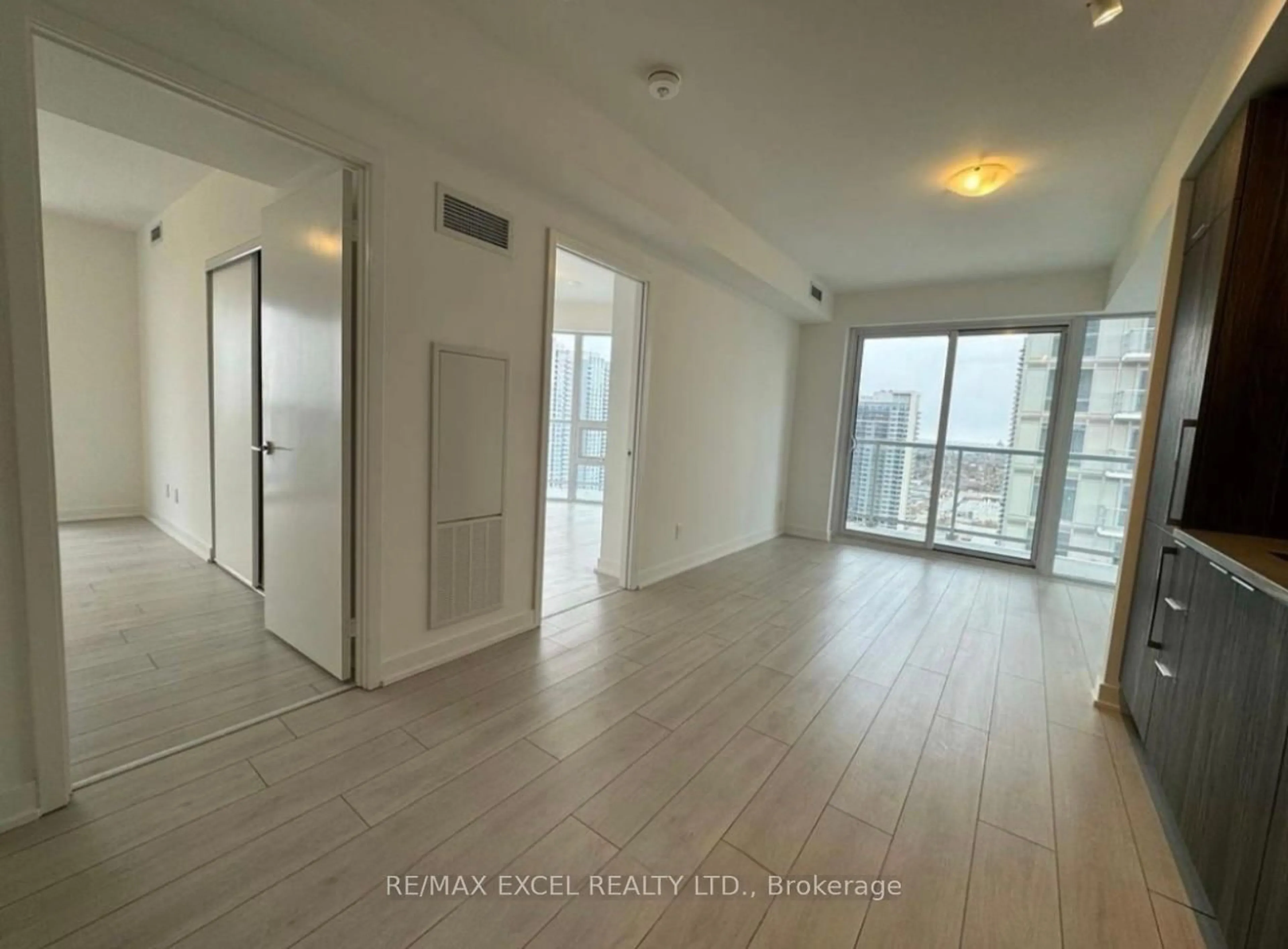 A pic of a room for 2031 Kennedy Rd #3121, Toronto Ontario M1T 0B8