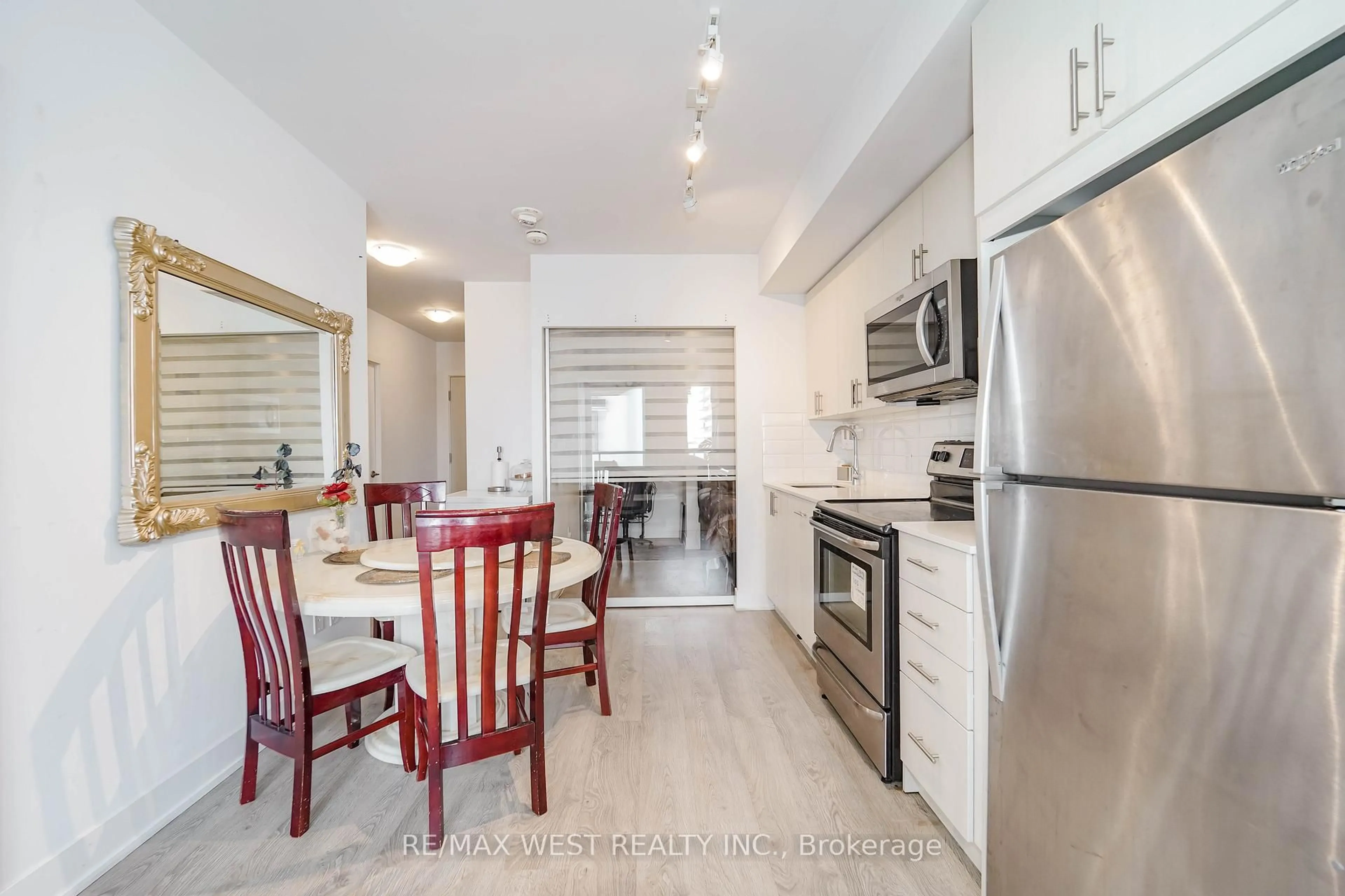 Open concept kitchen, unknown for 2550 Simcoe St #914, Oshawa Ontario L1L 0R5