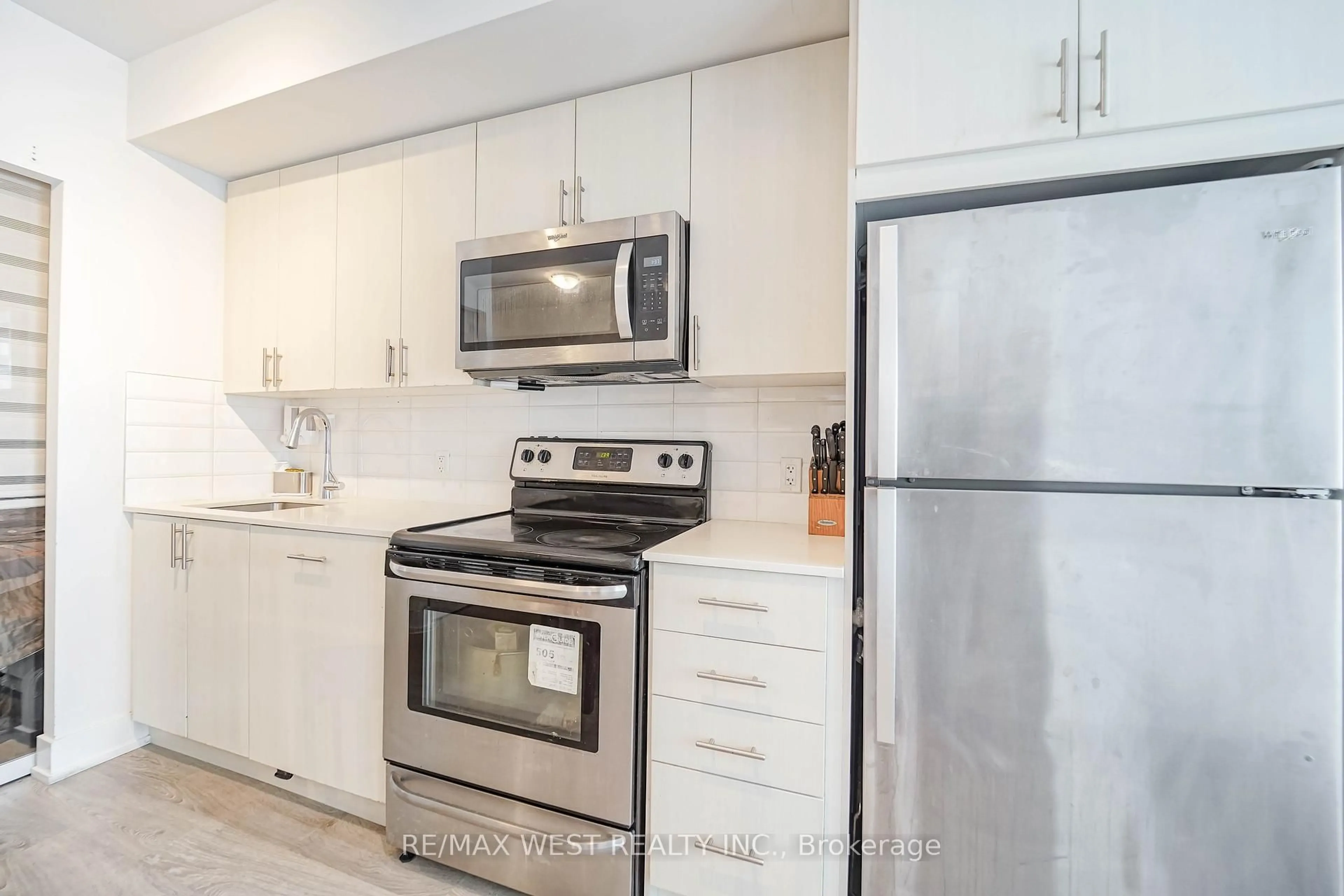 Standard kitchen, unknown for 2550 Simcoe St #914, Oshawa Ontario L1L 0R5