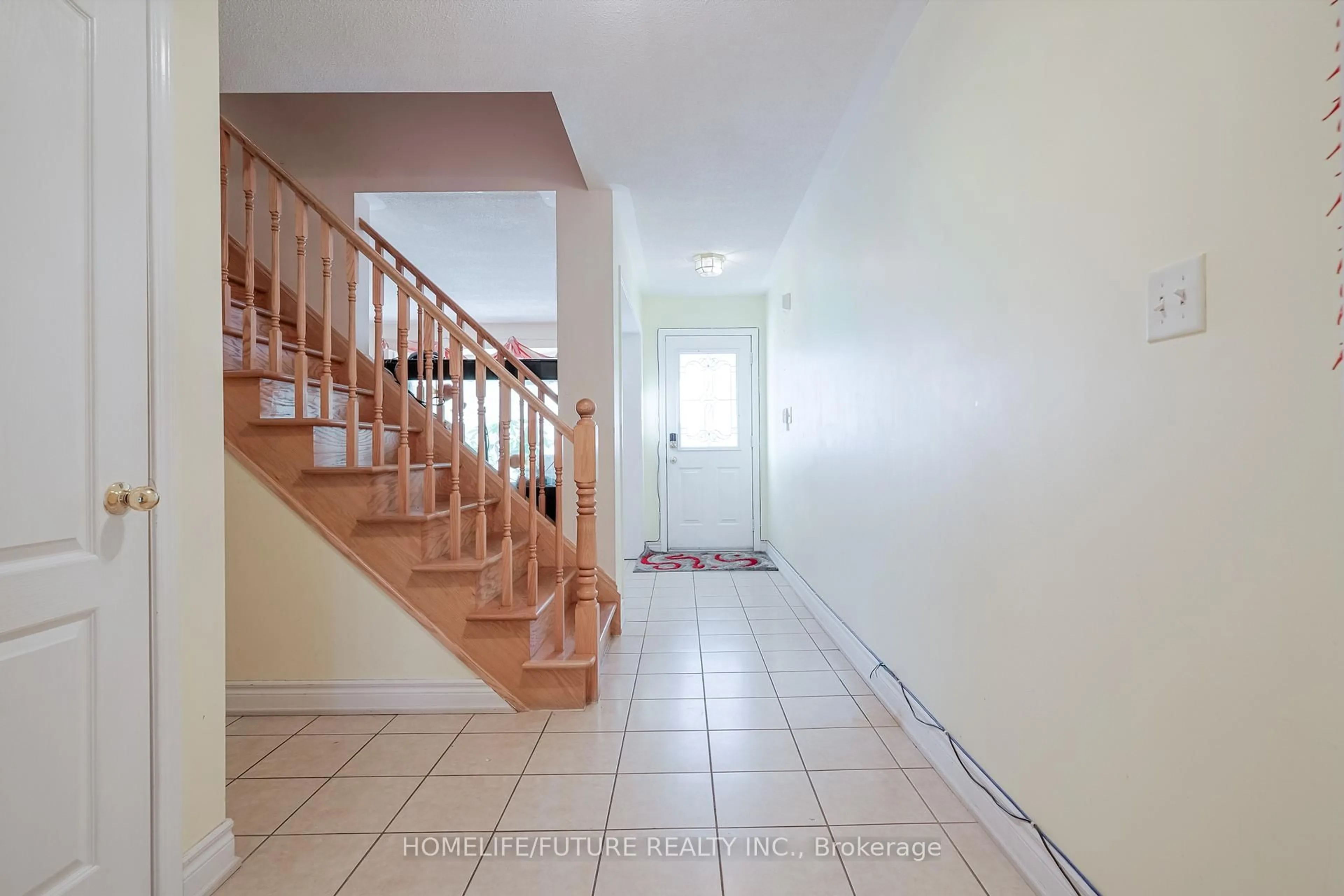 Indoor foyer for 53 Skipperhill Cres, Toronto Ontario M1X 1W1