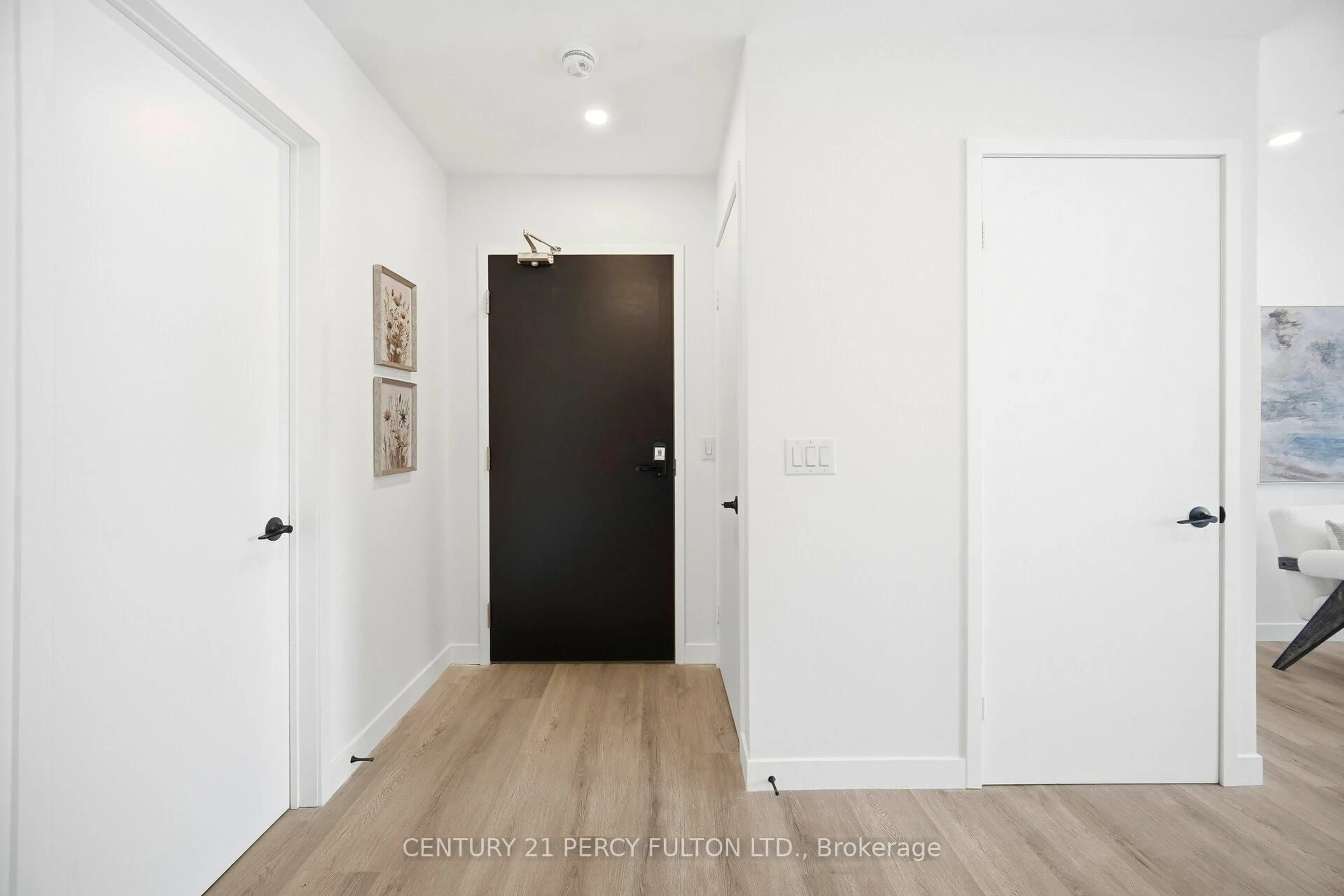 Indoor entryway for 61 Orchard Park Dr #201, Toronto Ontario M1E 0C8