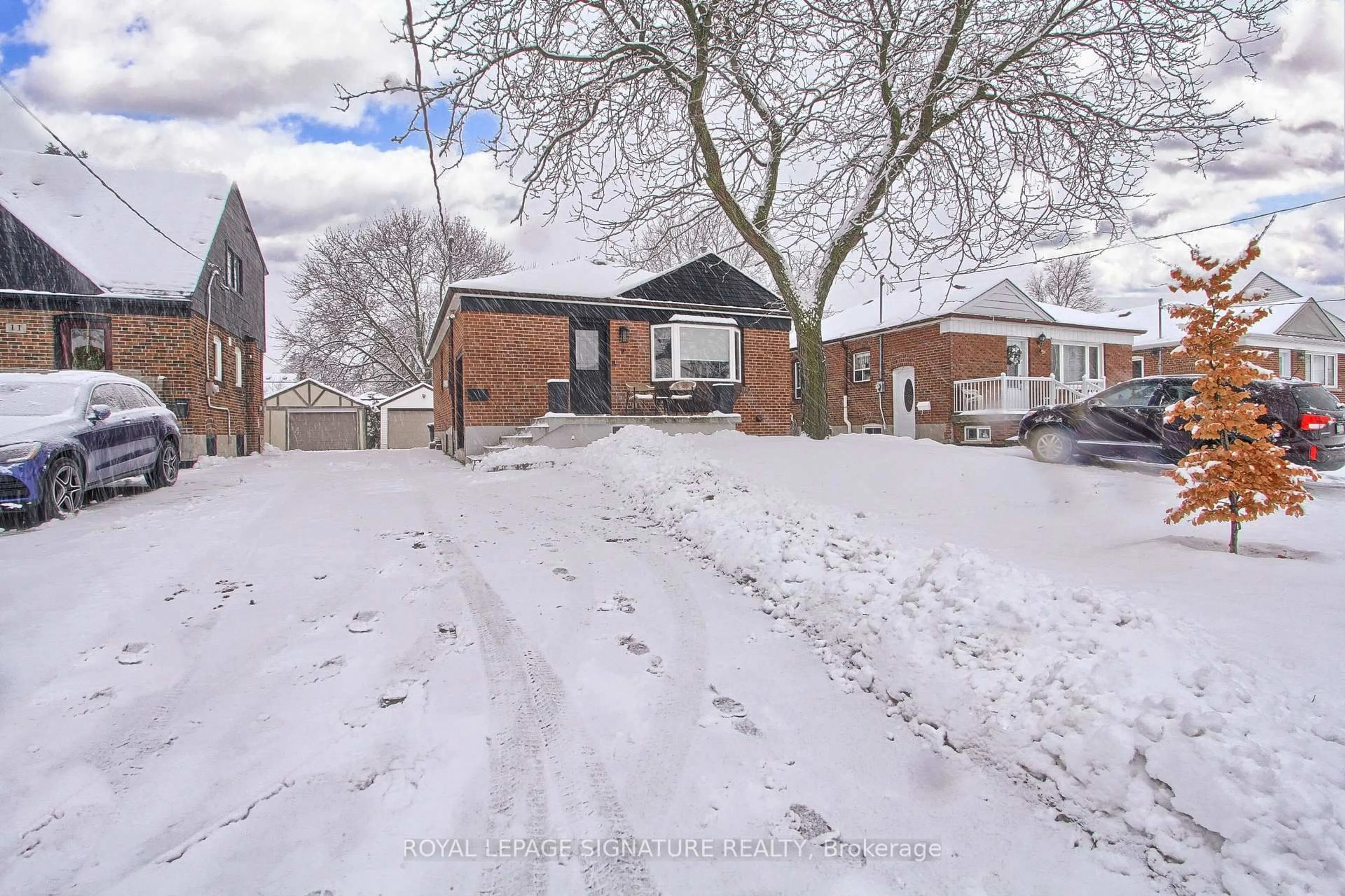 A pic from outside/outdoor area/front of a property/back of a property/a pic from drone, street for 9 Rosemarie Dr, Toronto Ontario M1R 3T7