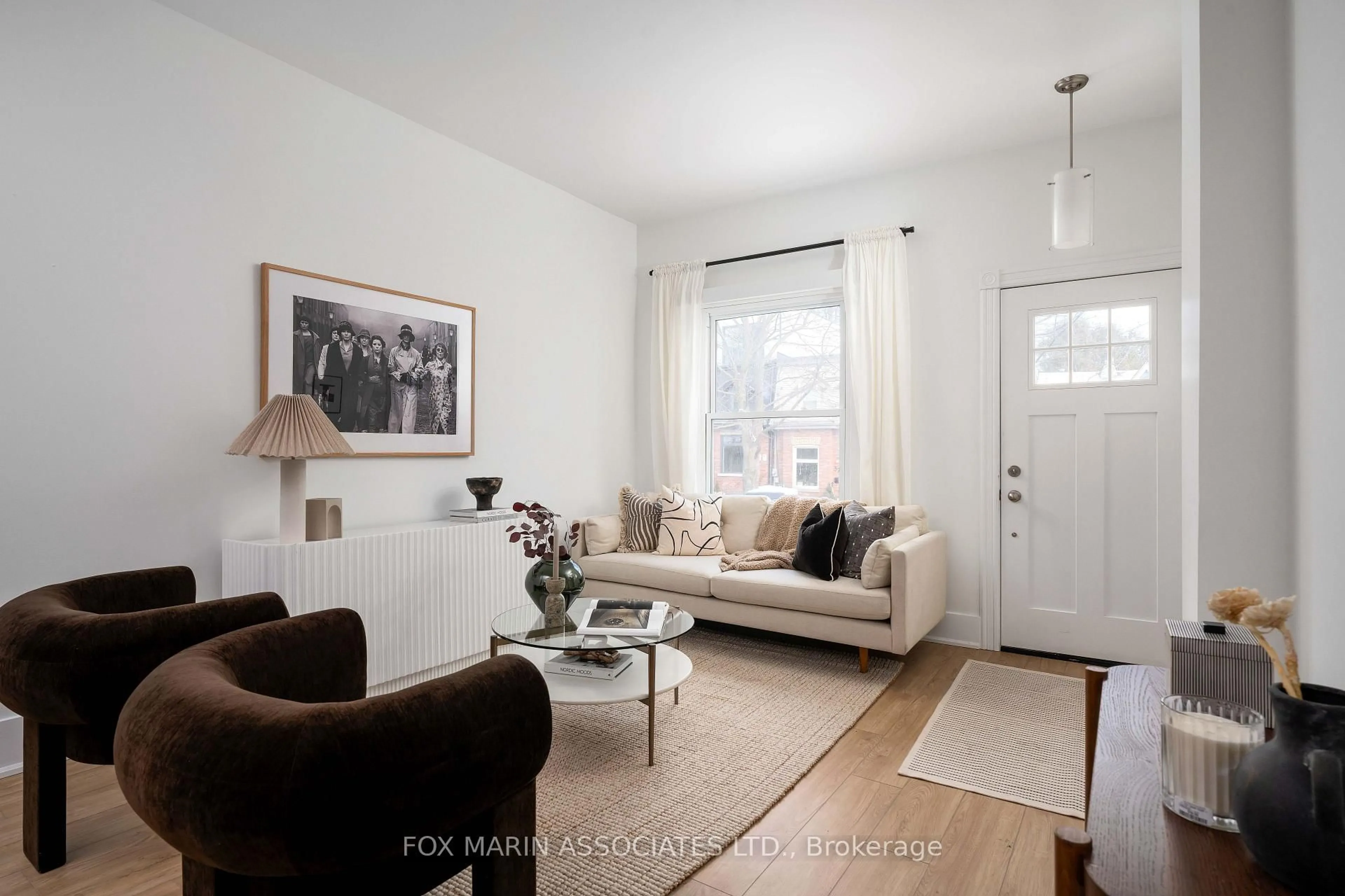 Living room with furniture, unknown for 34 Lewis St, Toronto Ontario M4M 2H3