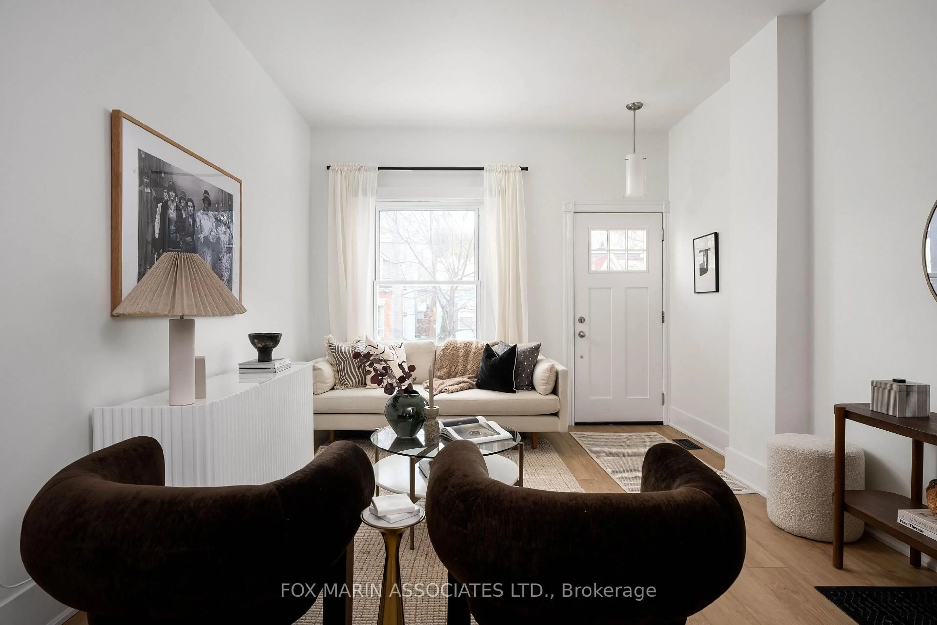 Living room with furniture, unknown for 34 Lewis St, Toronto Ontario M4M 2H3