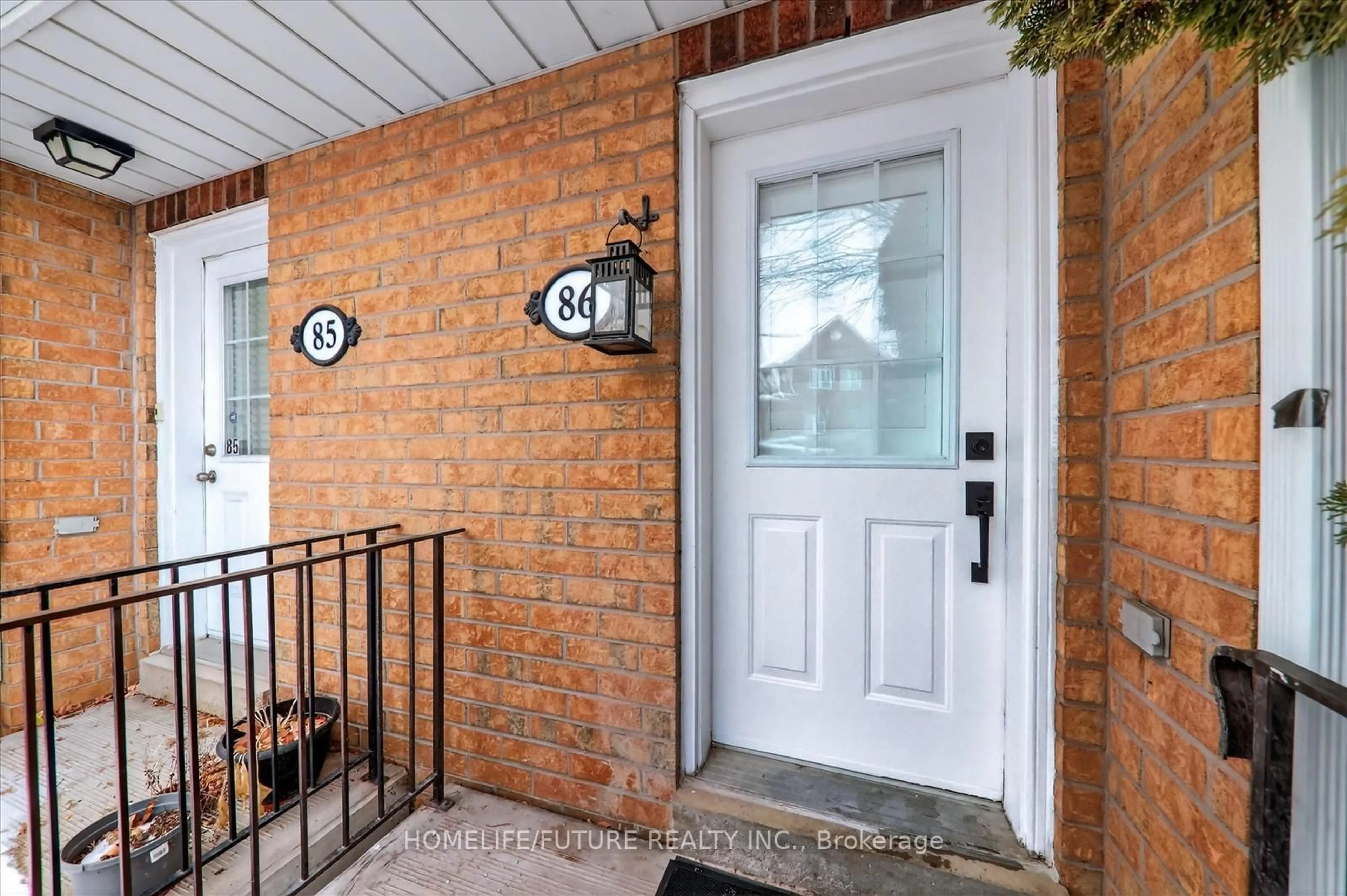 Indoor entryway for 2 Hedge End Rd #86, Toronto Ontario M1B 5Z8