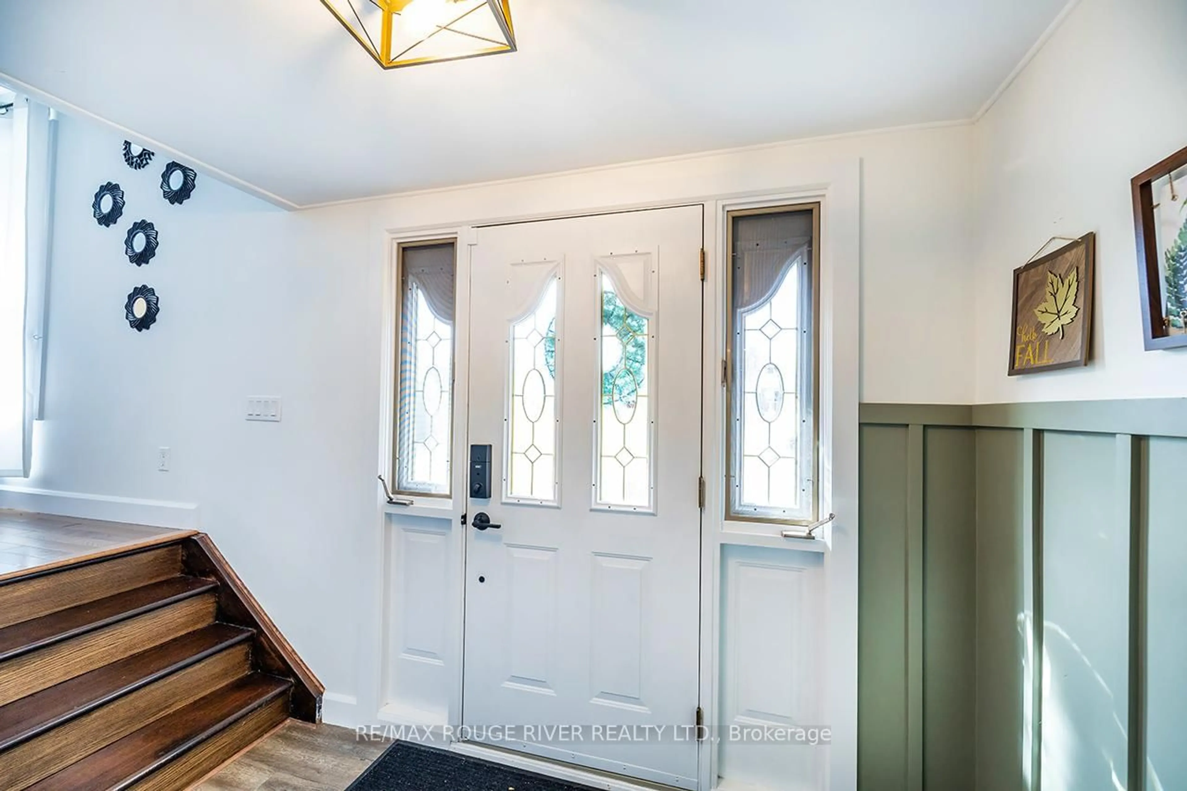 Indoor entryway for 229 Liberty St, Clarington Ontario L1C 2M6