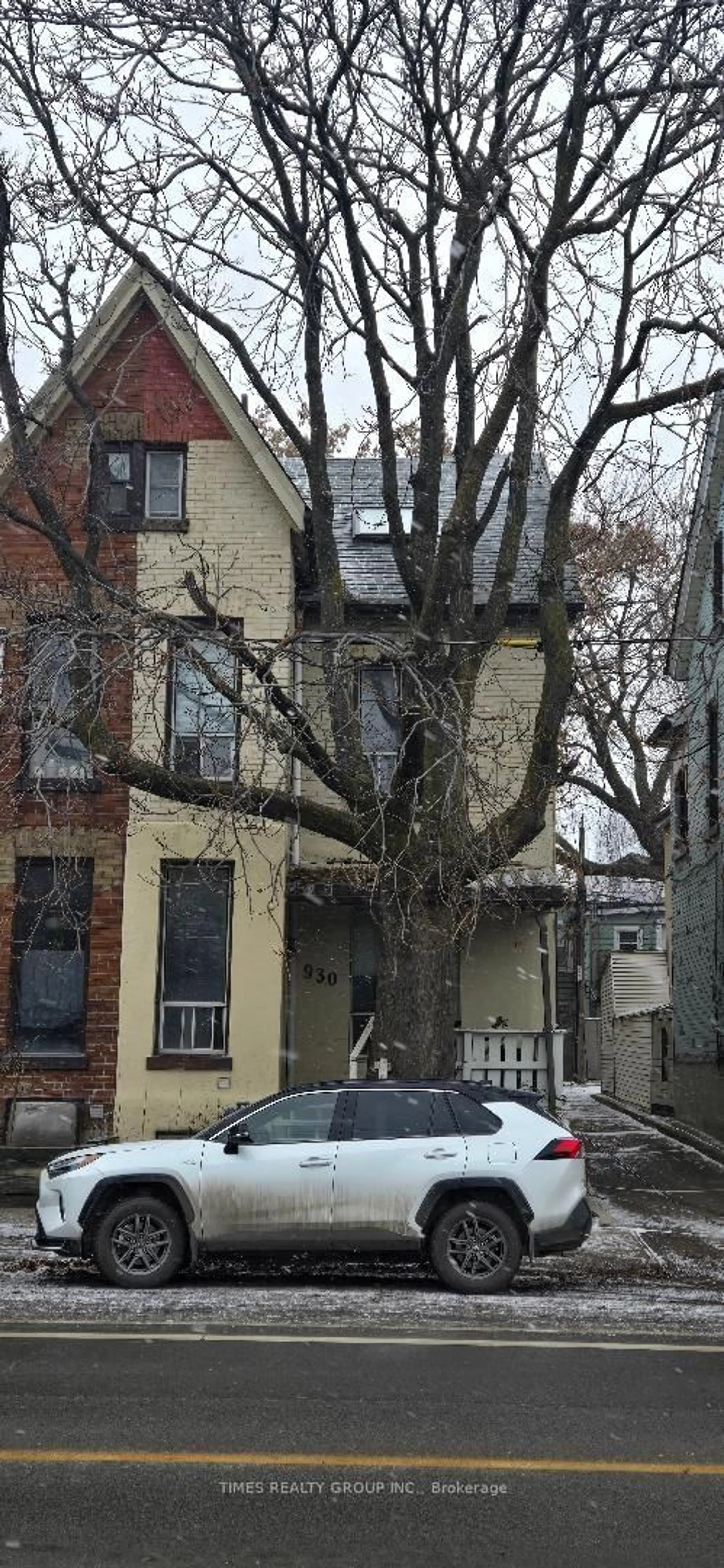 Unknown for 930 Dundas St, Toronto Ontario M4M 1R3