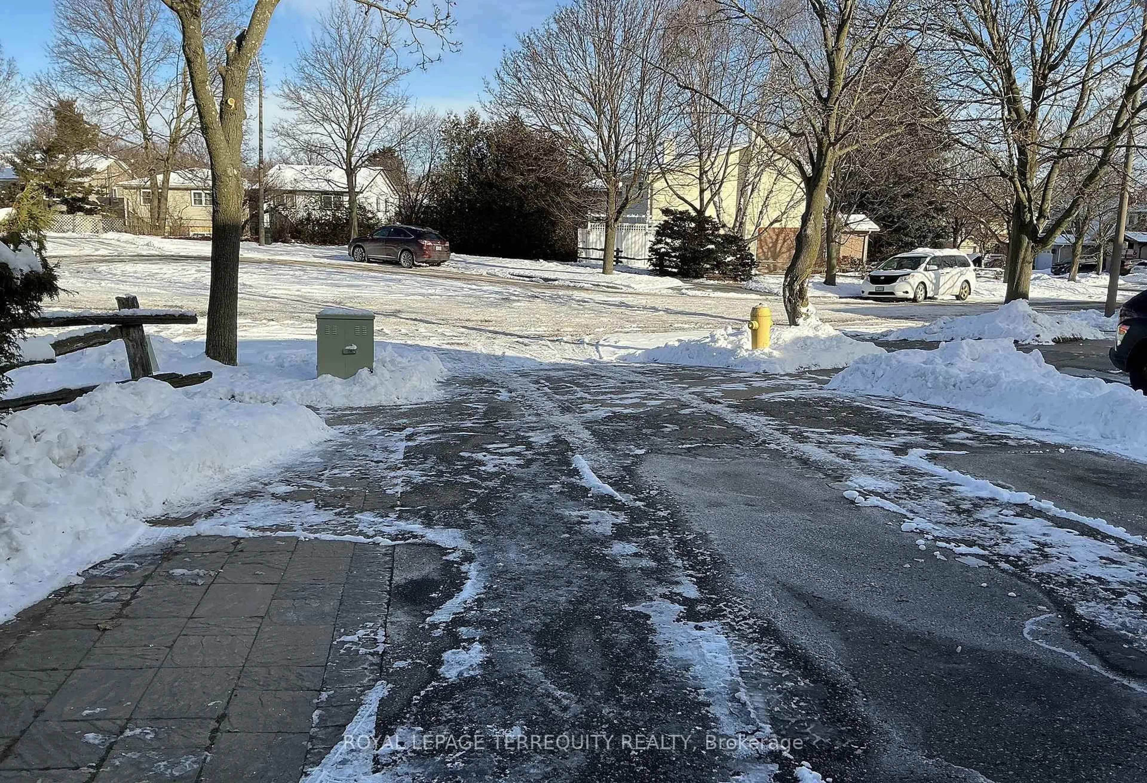 Parking for 527 Carmello Crt, Pickering Ontario L1W 2Z4