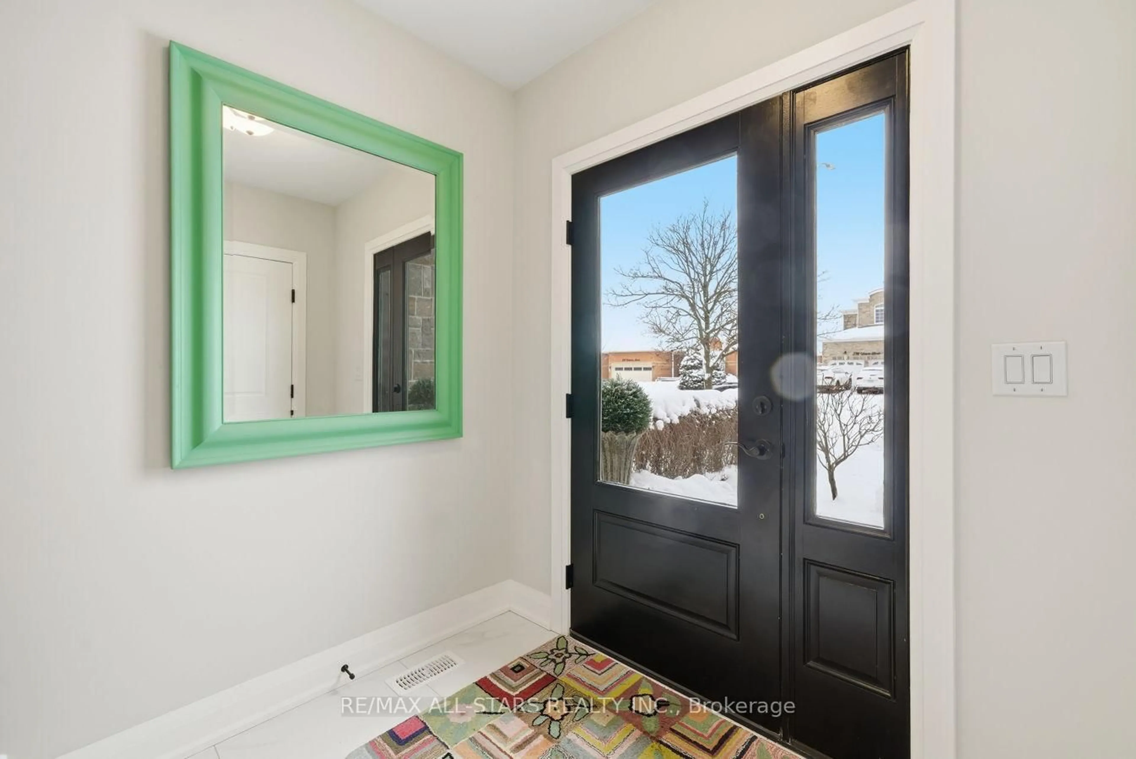 Indoor entryway for 579 Victoria St, Scugog Ontario L9L 1C6