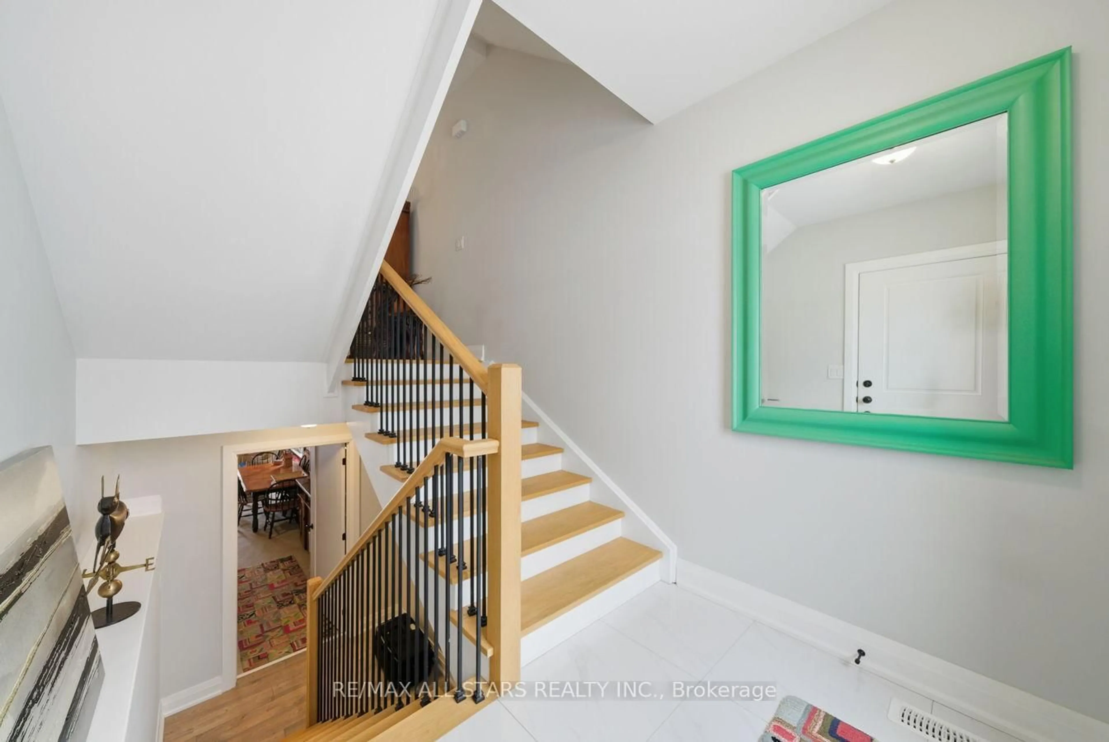 Stairs for 579 Victoria St, Scugog Ontario L9L 1C6